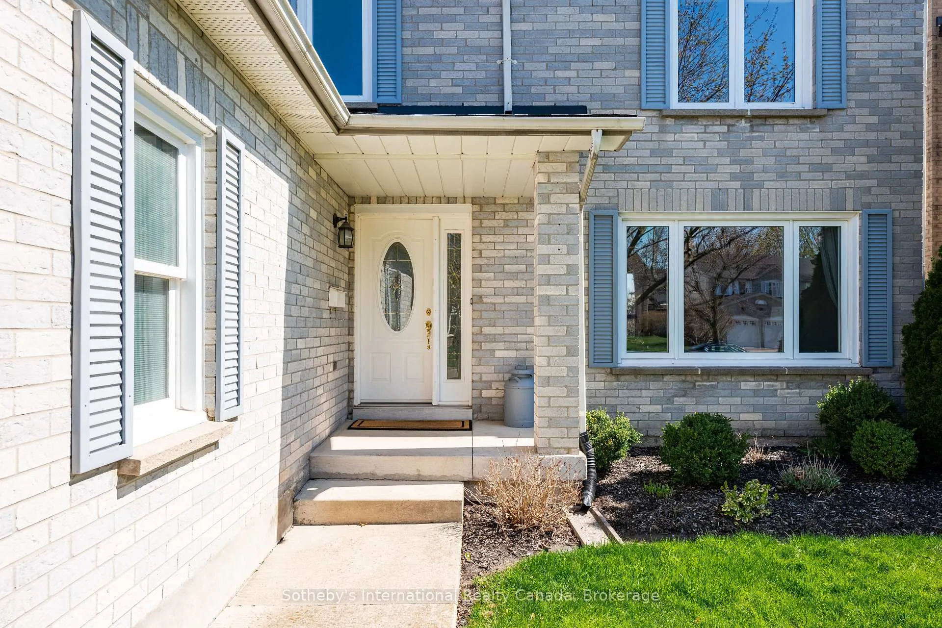 Photo 4 of 2185 Vista Drive, Burlington, Headon — HOMEH