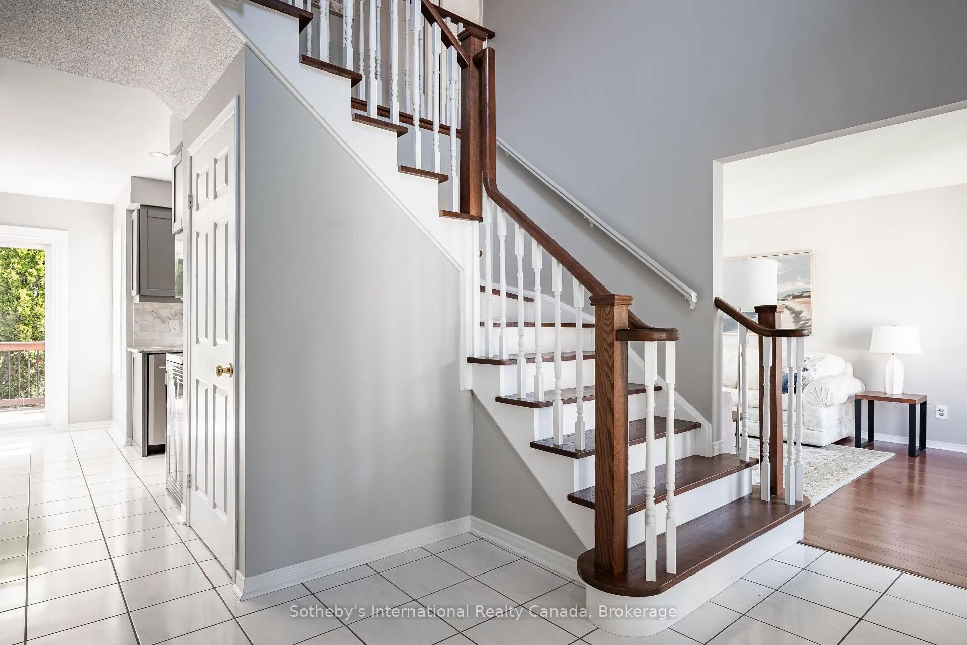 Photo 6 of 2185 Vista Drive, Burlington, Headon — HOMEH