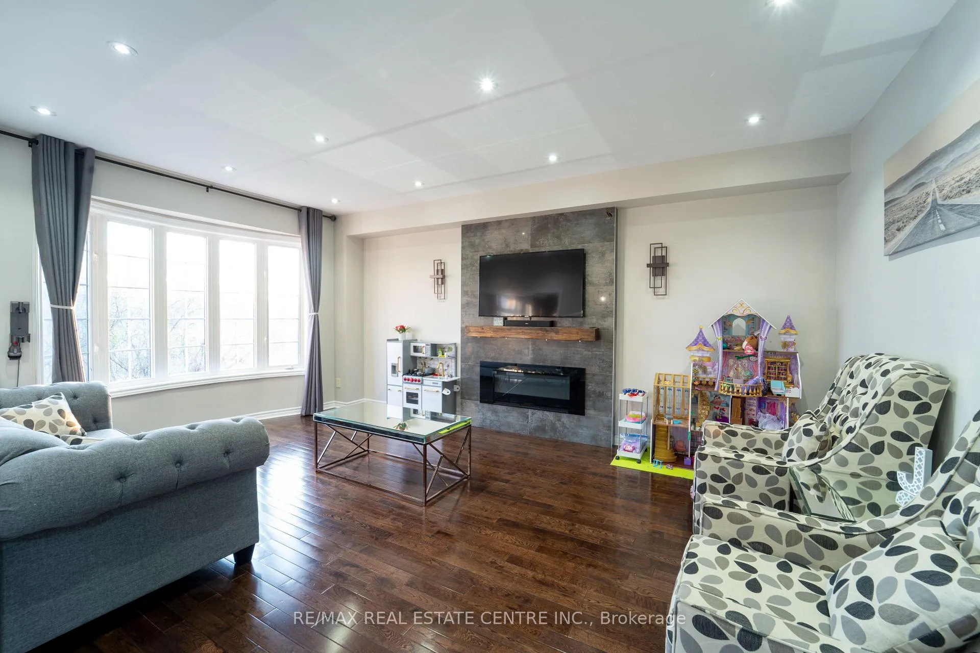 Photo 5 of 67 Gorevale Drive, Brampton, Bram East — HOMEH