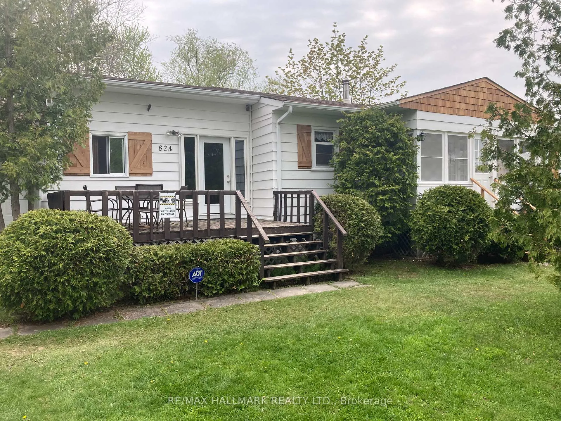 Photo 2 of 824 Paradise Drive, Georgina, Historic Lakeshore Communities — HOMEH