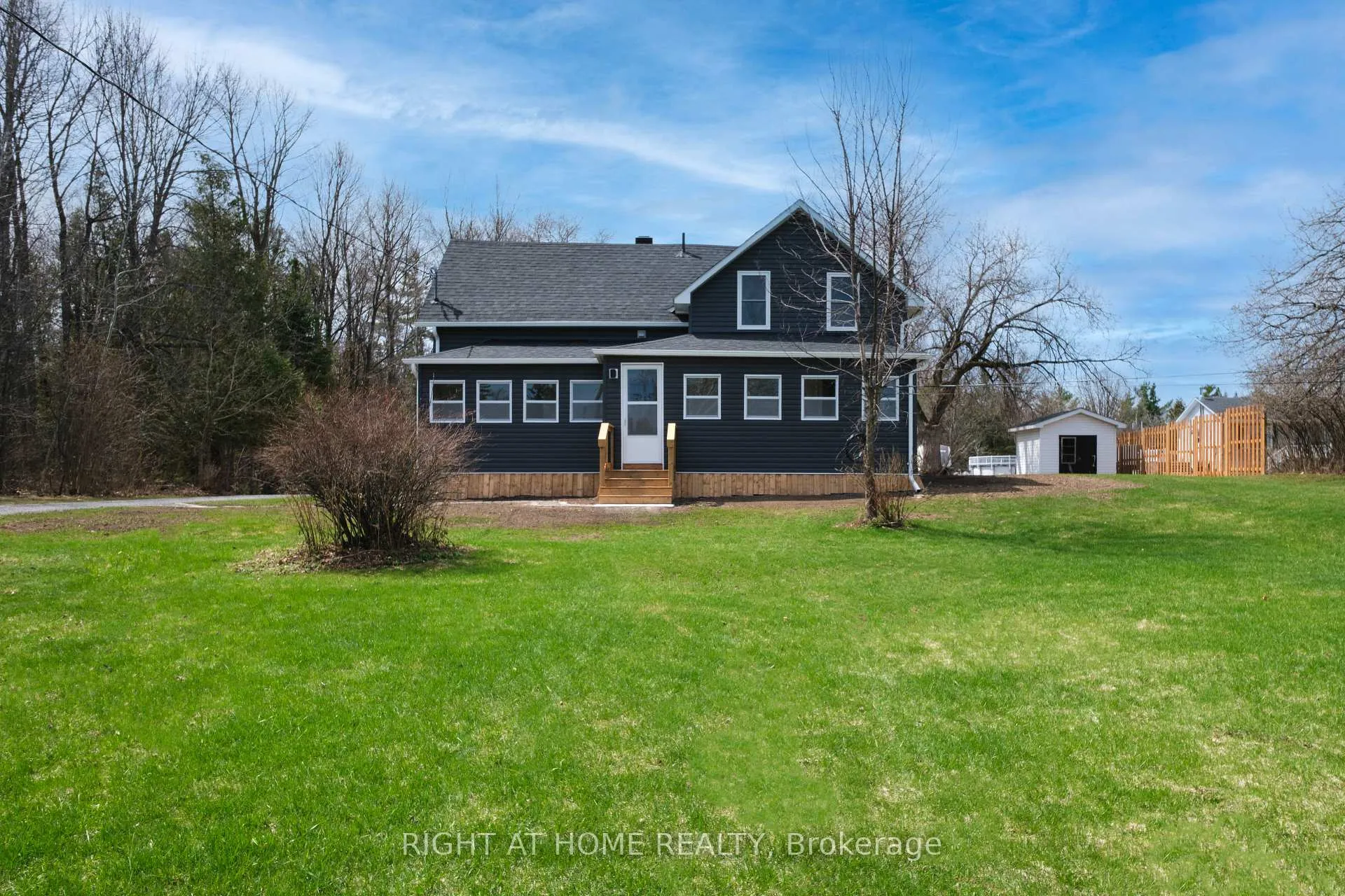 Photo 1 of 145 Sarah Street E, McNab/Braeside, Mcnab/Braeside Twps — HOMEH