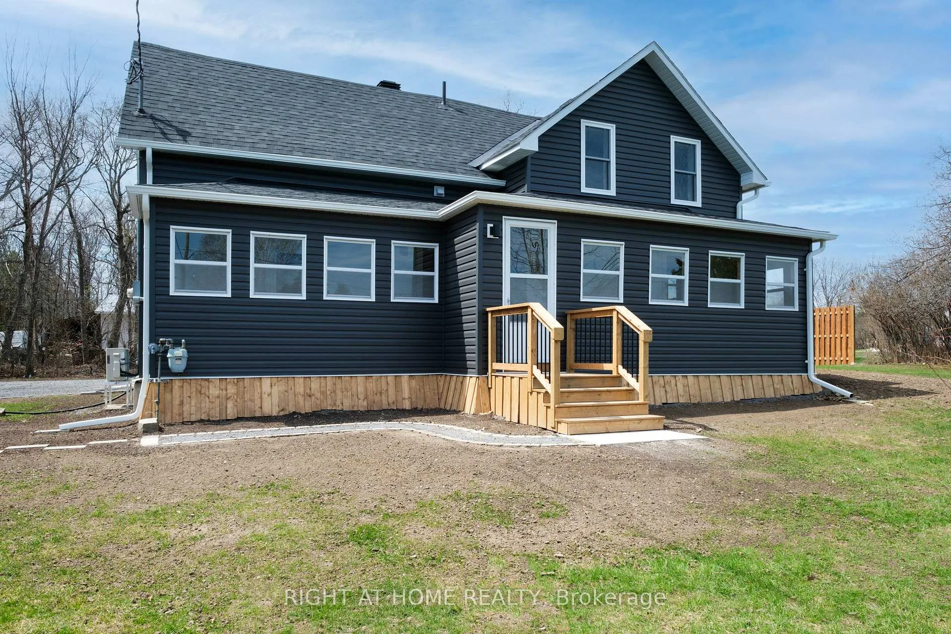 Photo 2 of 145 Sarah Street E, McNab/Braeside, Mcnab/Braeside Twps — HOMEH