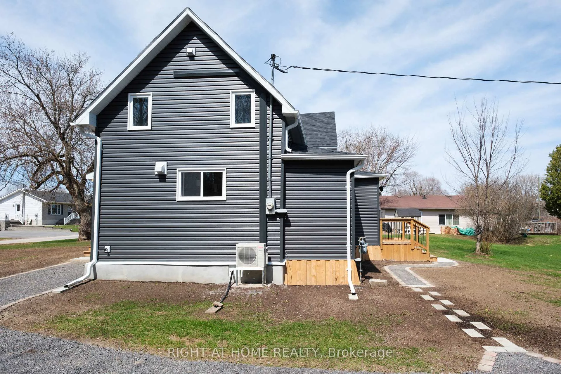 Photo 3 of 145 Sarah Street E, McNab/Braeside, Mcnab/Braeside Twps — HOMEH