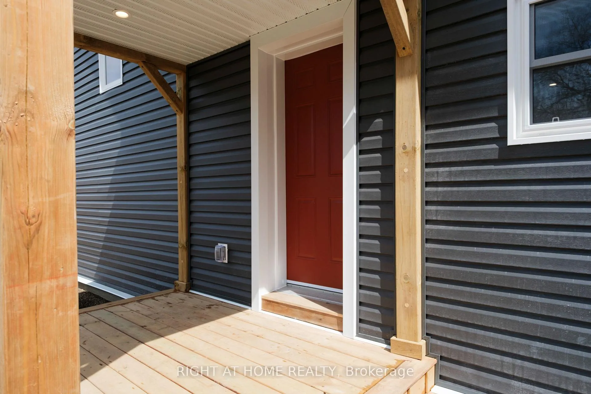 Photo 5 of 145 Sarah Street E, McNab/Braeside, Mcnab/Braeside Twps — HOMEH