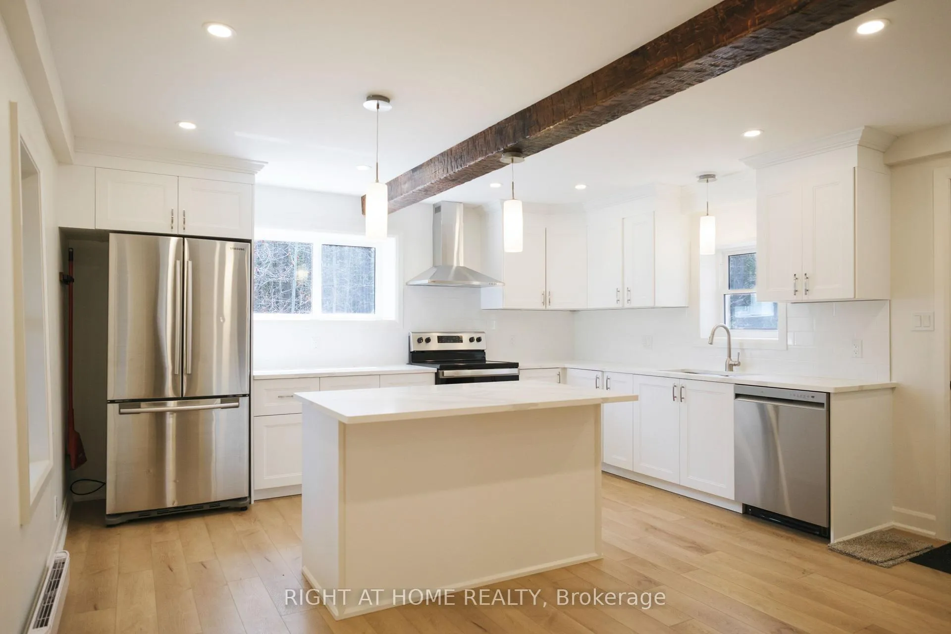 Photo 7 of 145 Sarah Street E, McNab/Braeside, Mcnab/Braeside Twps — HOMEH