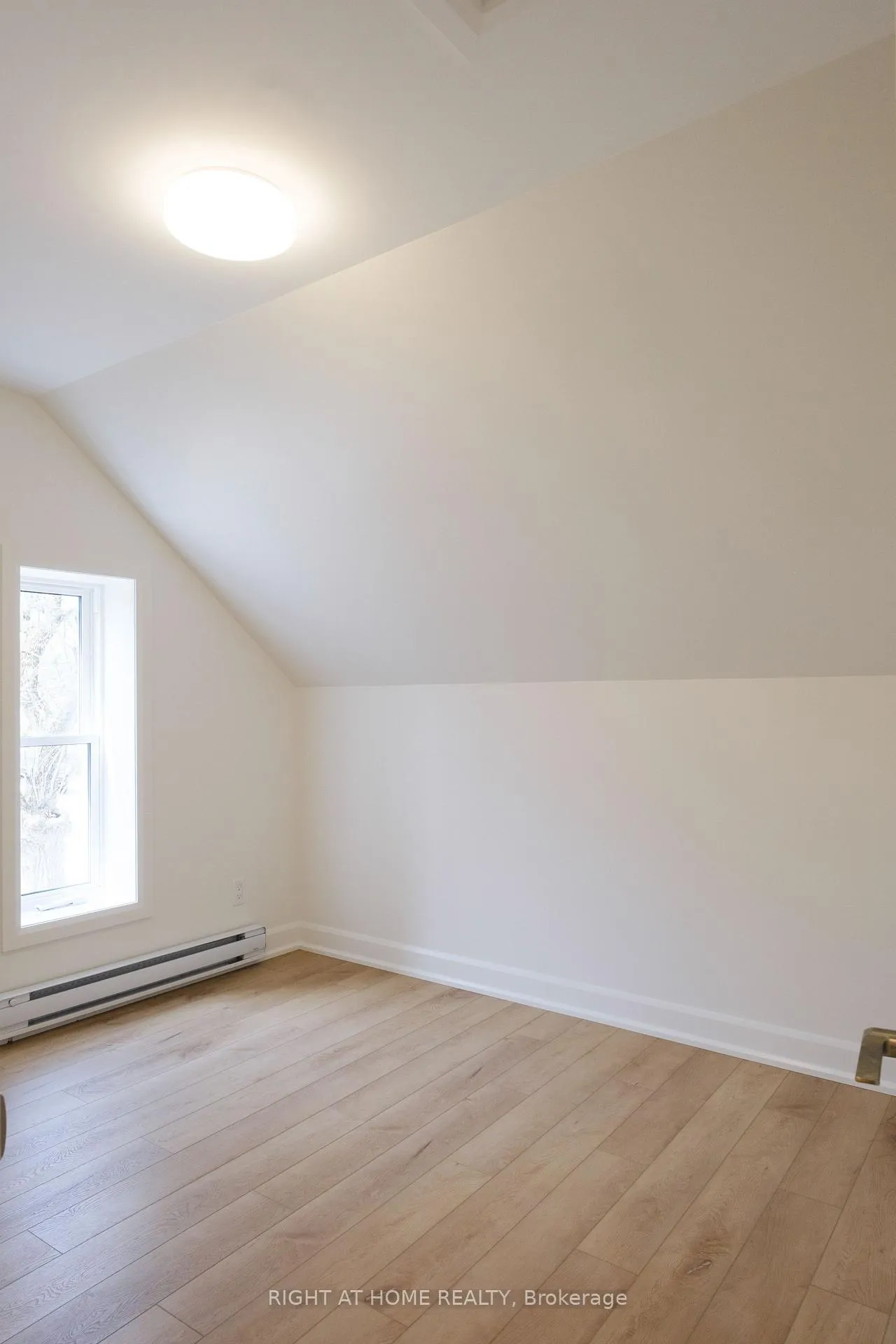 Photo 12 of 145 Sarah Street E, McNab/Braeside, Mcnab/Braeside Twps — HOMEH