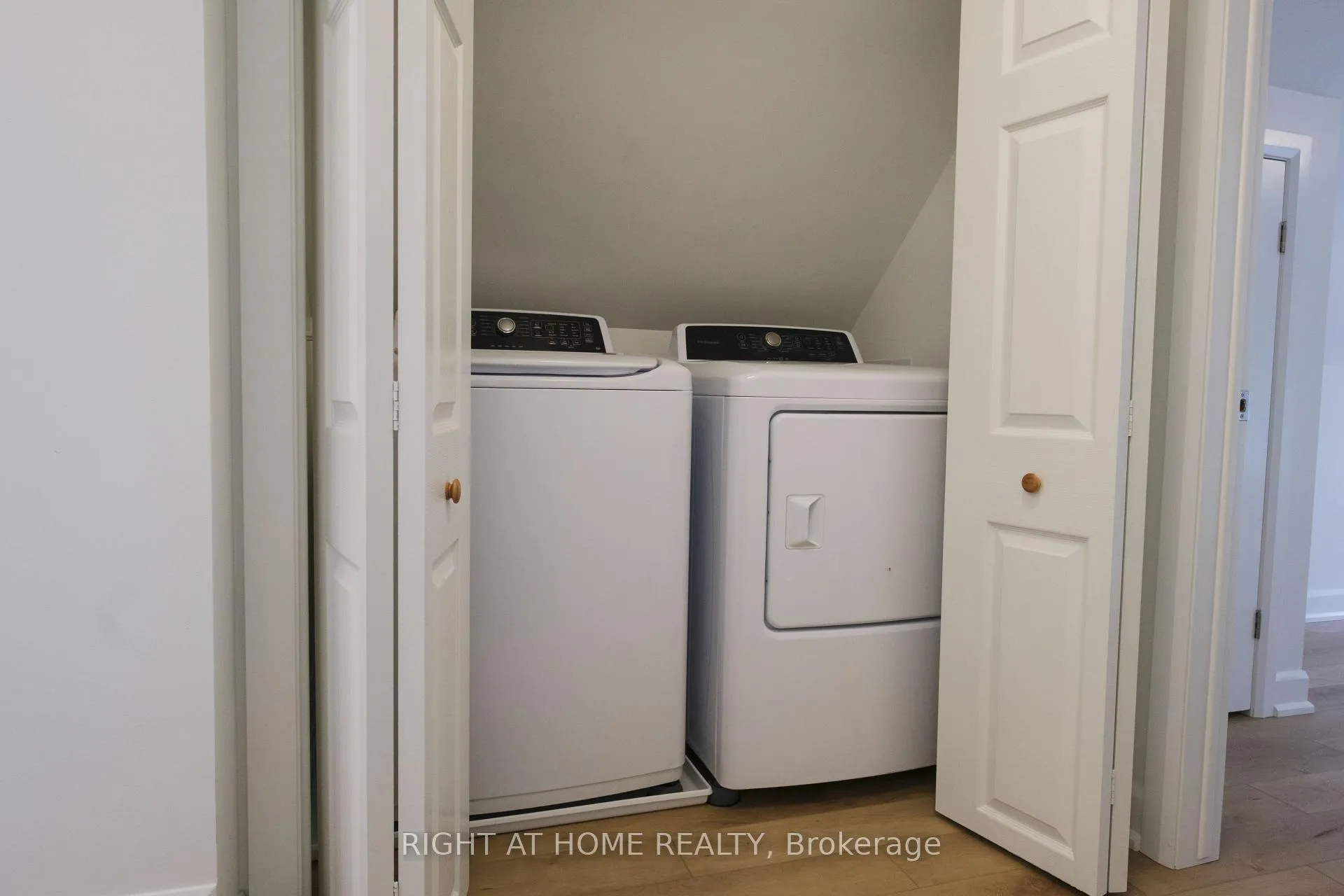 Photo 16 of 145 Sarah Street E, McNab/Braeside, Mcnab/Braeside Twps — HOMEH