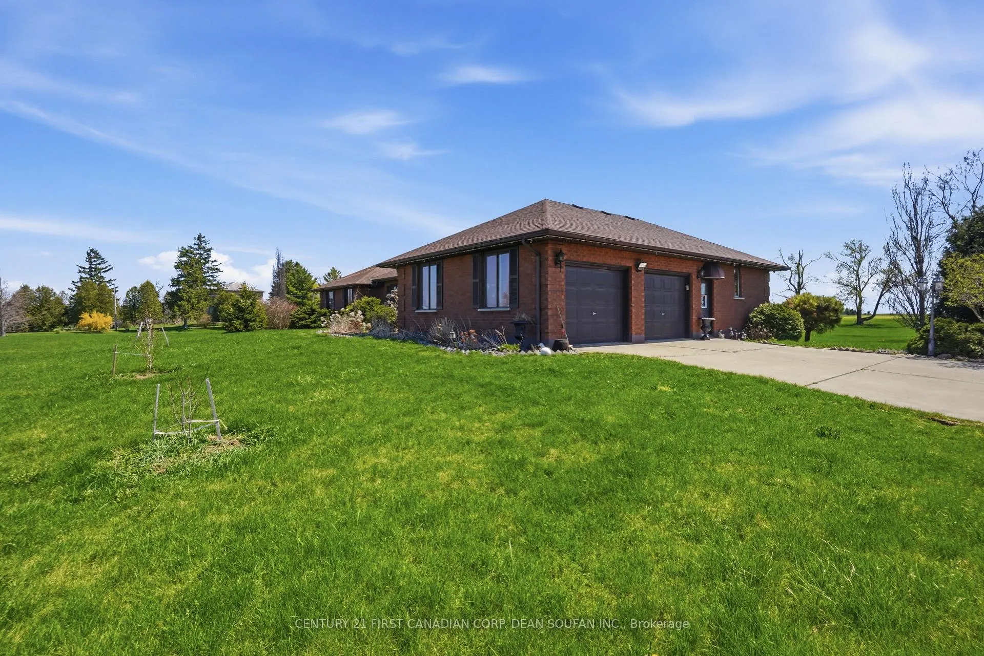 Photo 3 of 2313 Westminster Drive, London, South AA — HOMEH