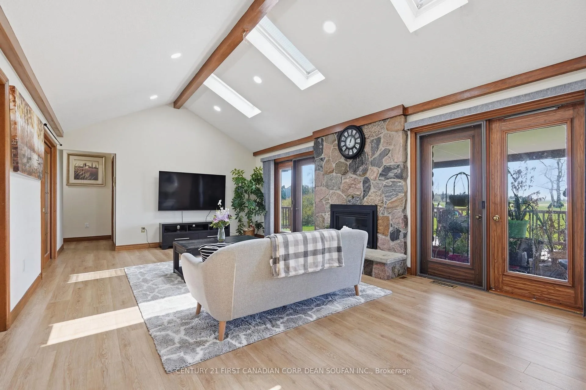Photo 10 of 2313 Westminster Drive, London, South AA — HOMEH