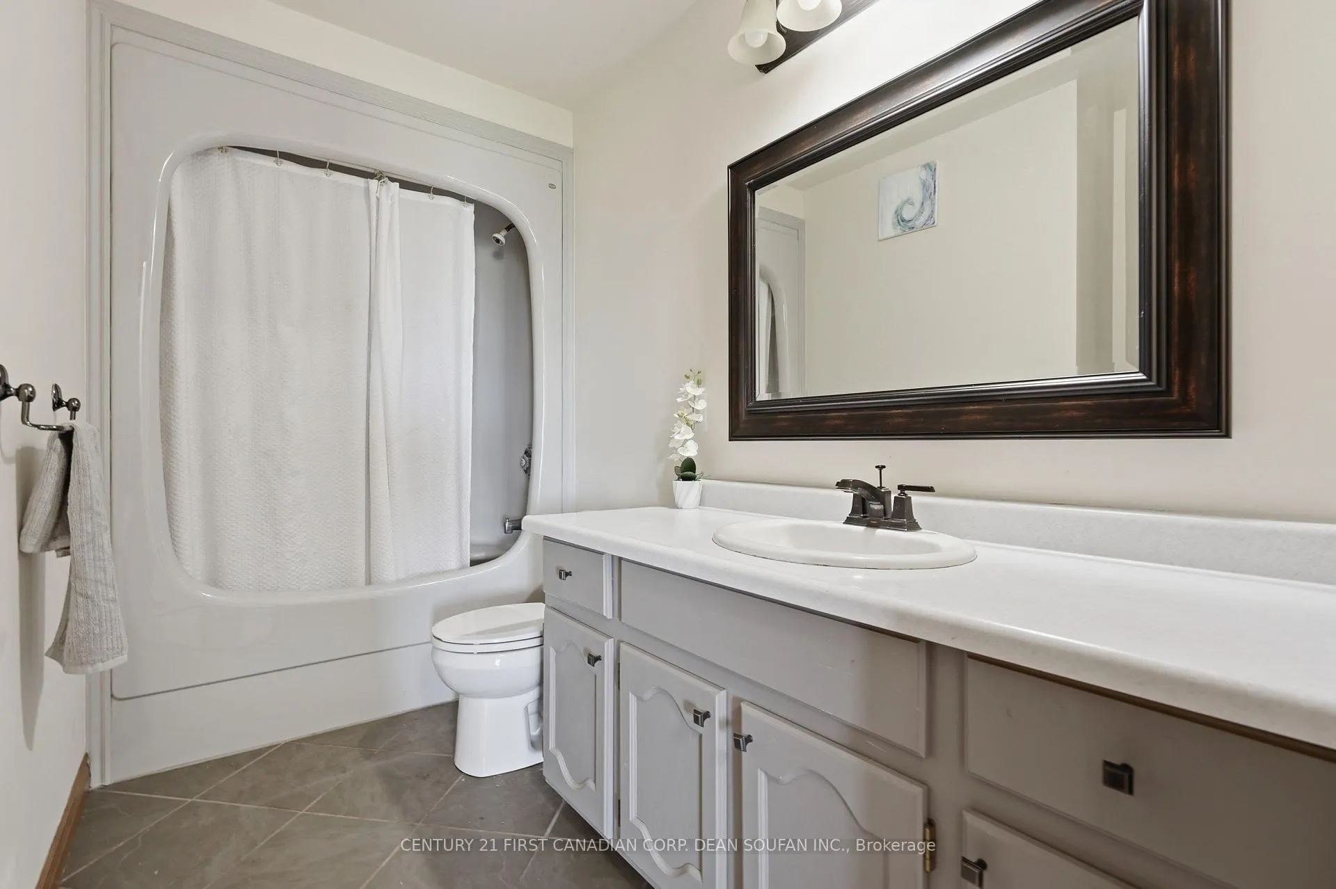 Photo 33 of 2313 Westminster Drive, London, South AA — HOMEH
