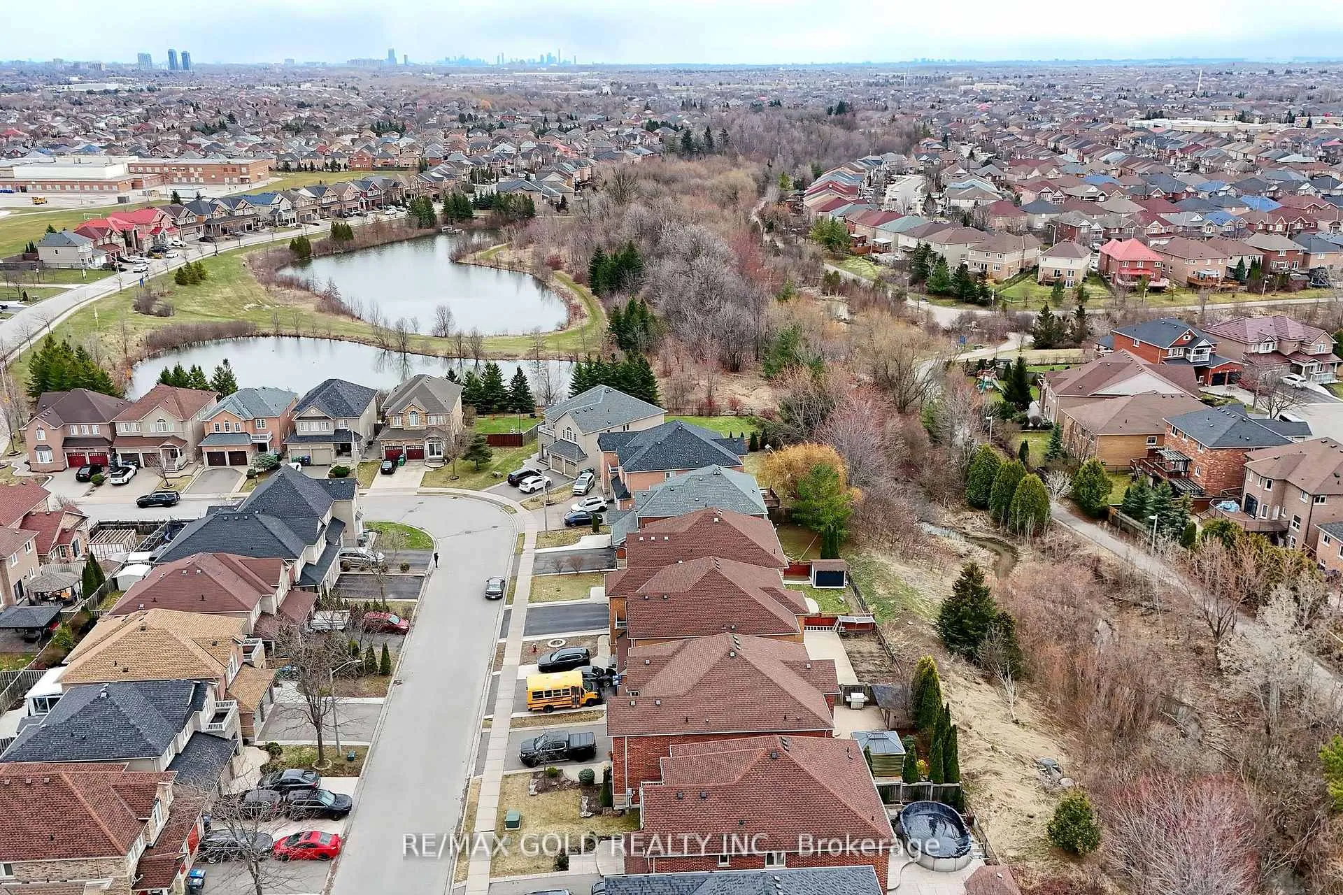 Photo 2 of 16 Cottontail Road, Brampton, Fletcher's Meadow — HOMEH