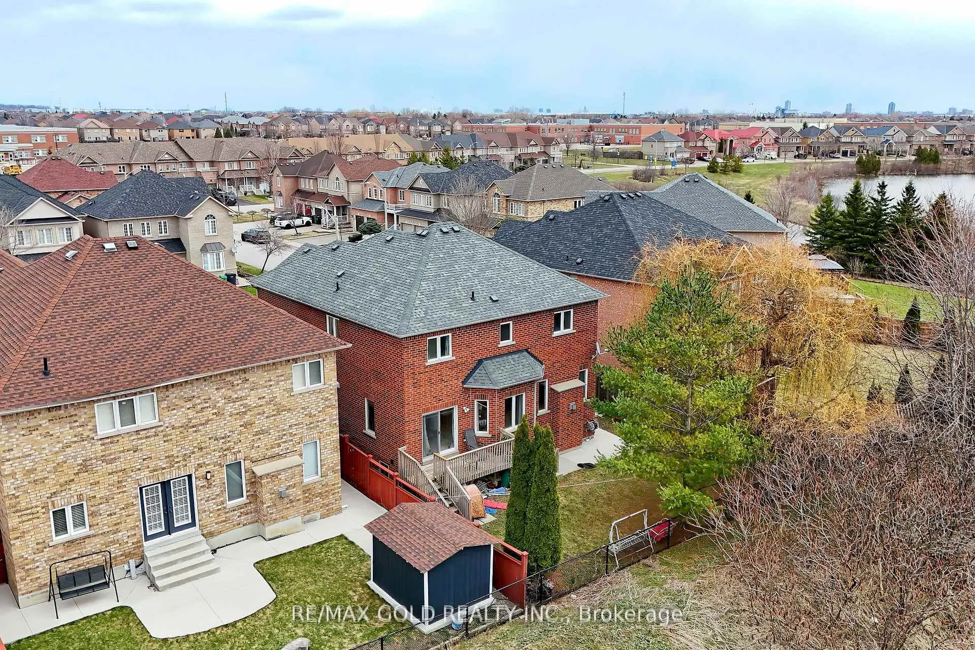 Photo 3 of 16 Cottontail Road, Brampton, Fletcher's Meadow — HOMEH