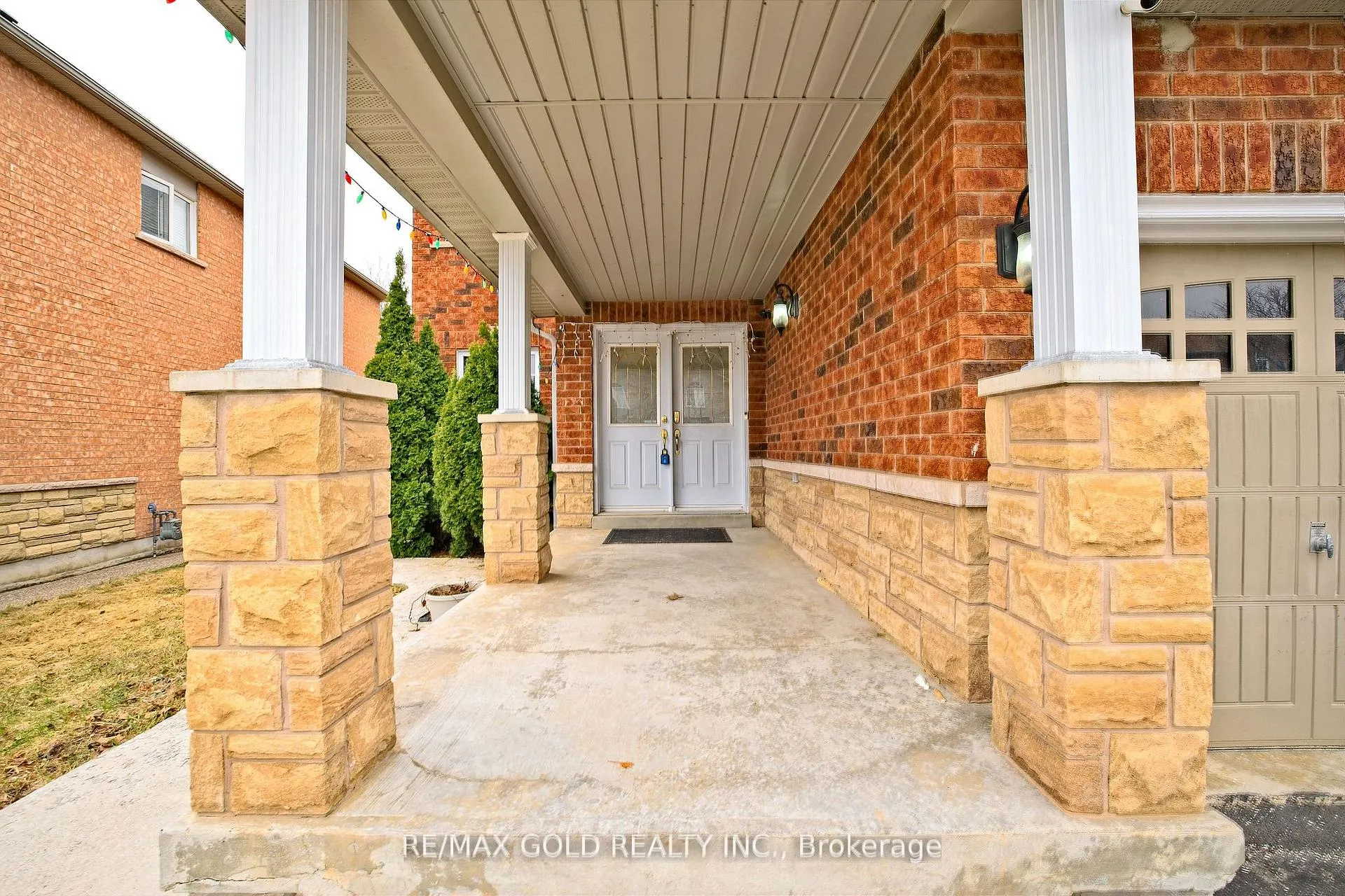 Photo 4 of 16 Cottontail Road, Brampton, Fletcher's Meadow — HOMEH