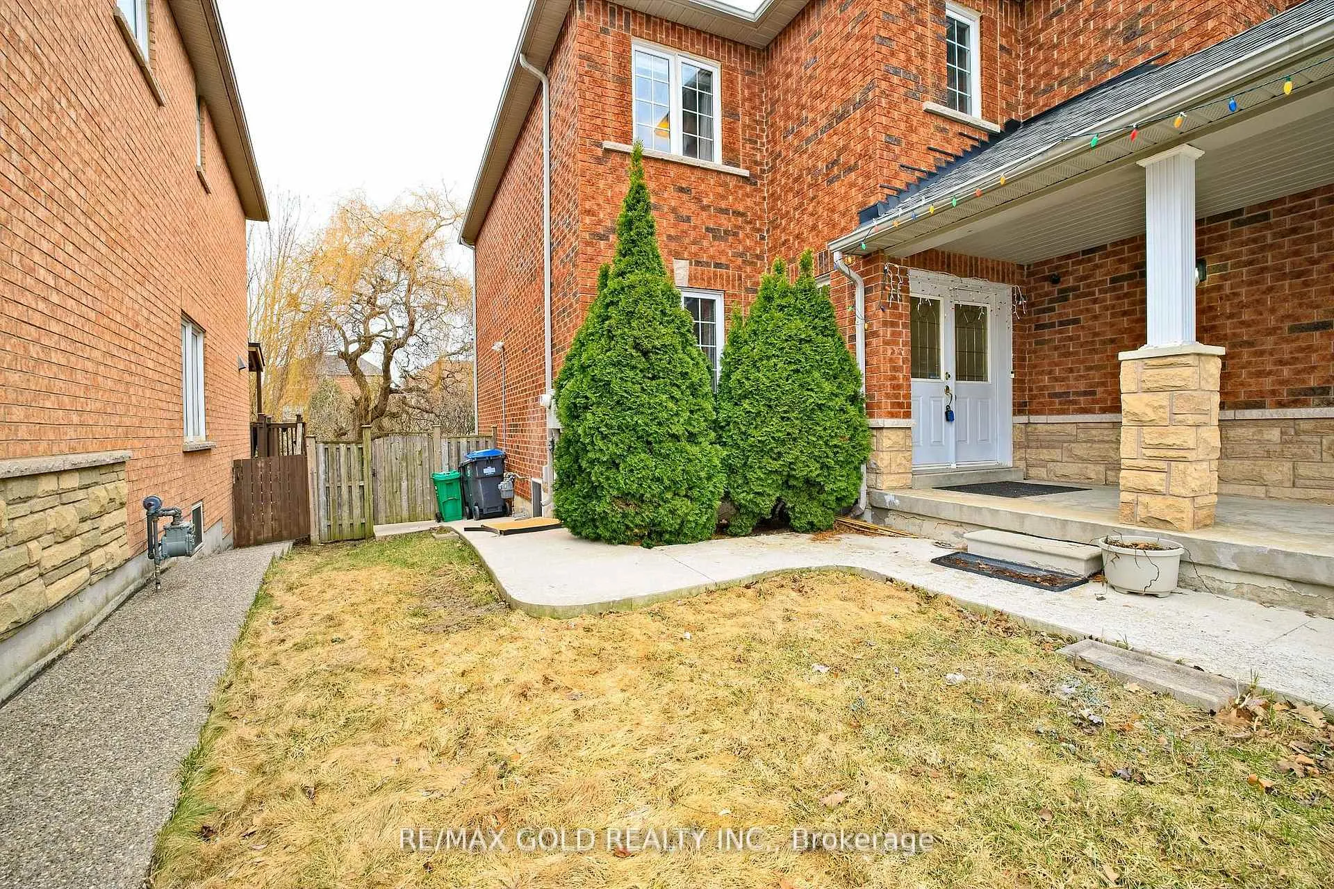 Photo 5 of 16 Cottontail Road, Brampton, Fletcher's Meadow — HOMEH