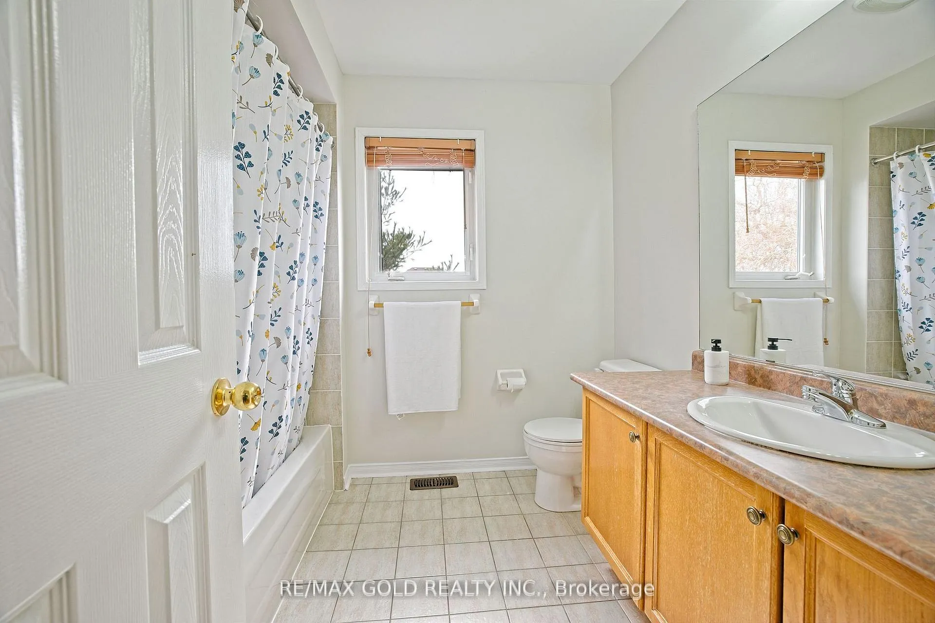 Photo 28 of 16 Cottontail Road, Brampton, Fletcher's Meadow — HOMEH