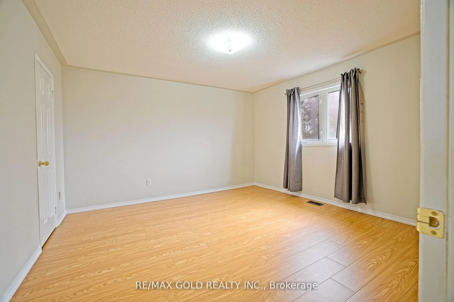 Photo 29 of 16 Cottontail Road, Brampton, Fletcher's Meadow — HOMEH