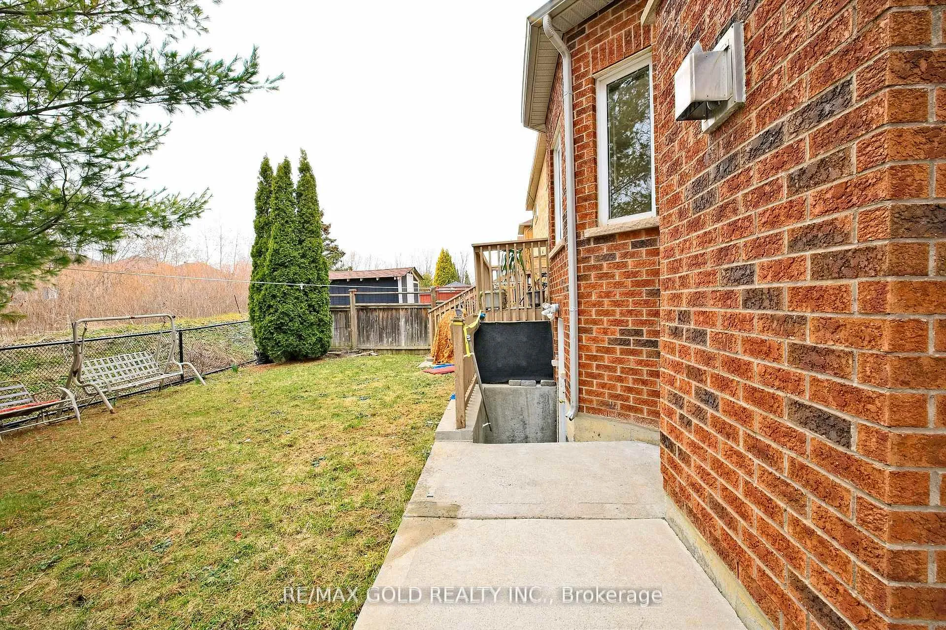 Photo 31 of 16 Cottontail Road, Brampton, Fletcher's Meadow — HOMEH