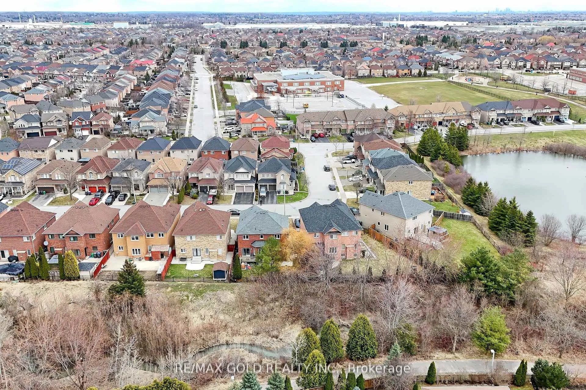 Photo 40 of 16 Cottontail Road, Brampton, Fletcher's Meadow — HOMEH