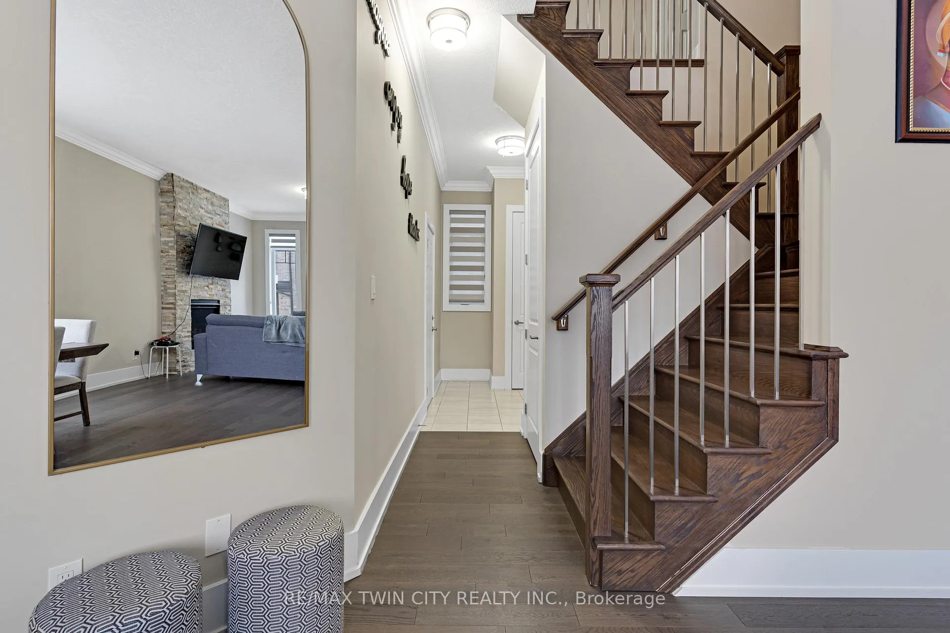 Photo 5 of 900 Pondcliffe Drive, Kitchener — HOMEH