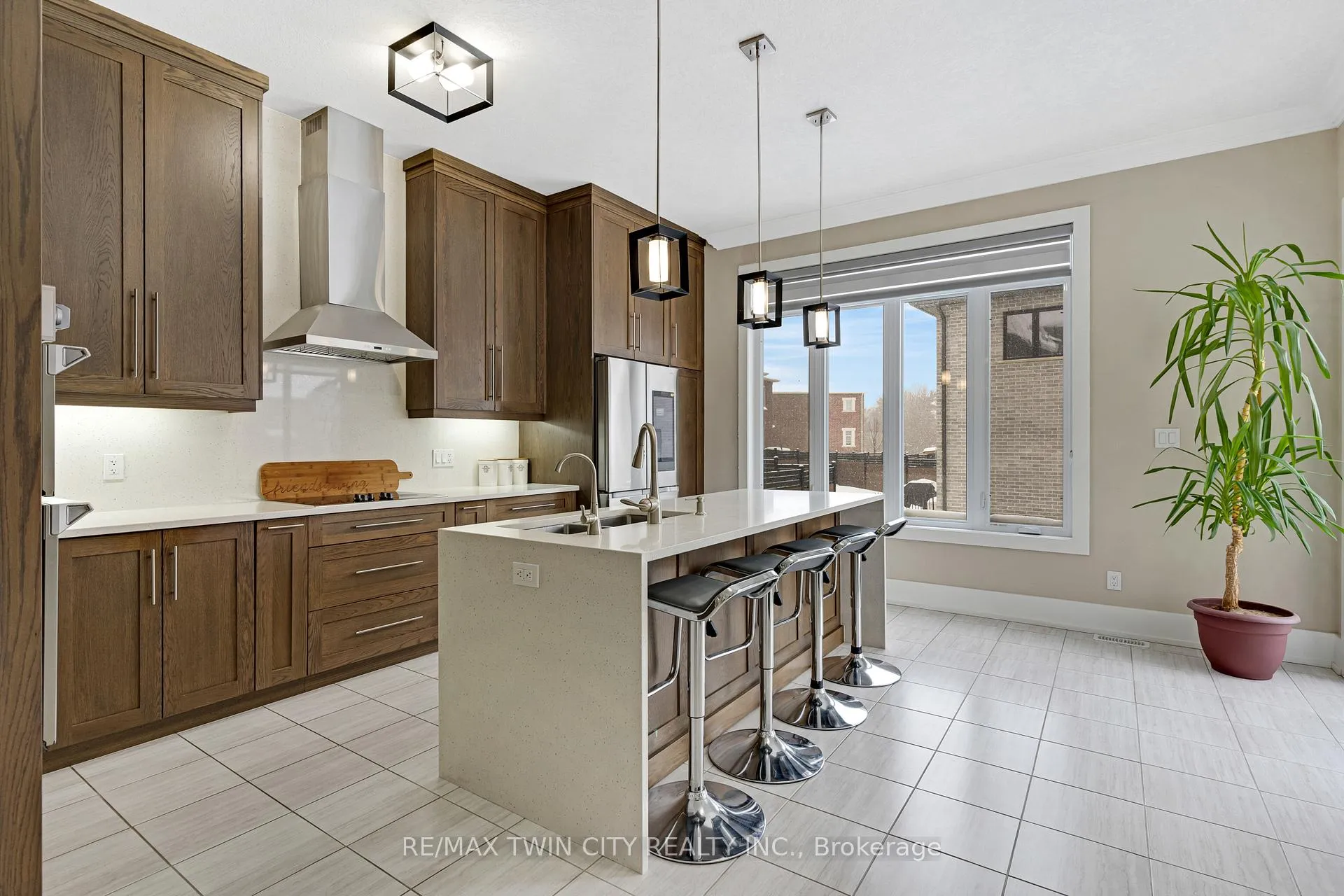Photo 12 of 900 Pondcliffe Drive, Kitchener — HOMEH