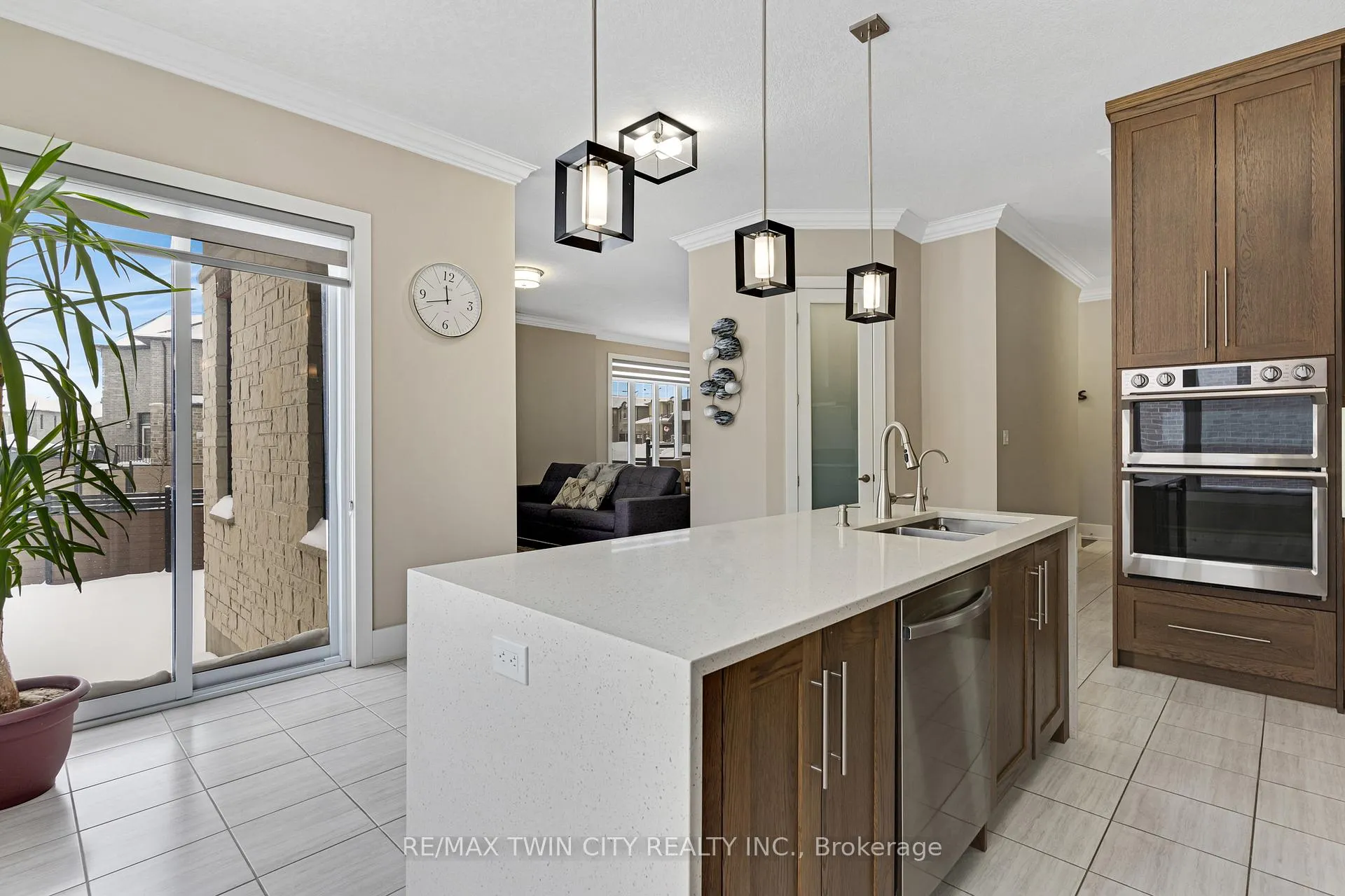 Photo 15 of 900 Pondcliffe Drive, Kitchener — HOMEH