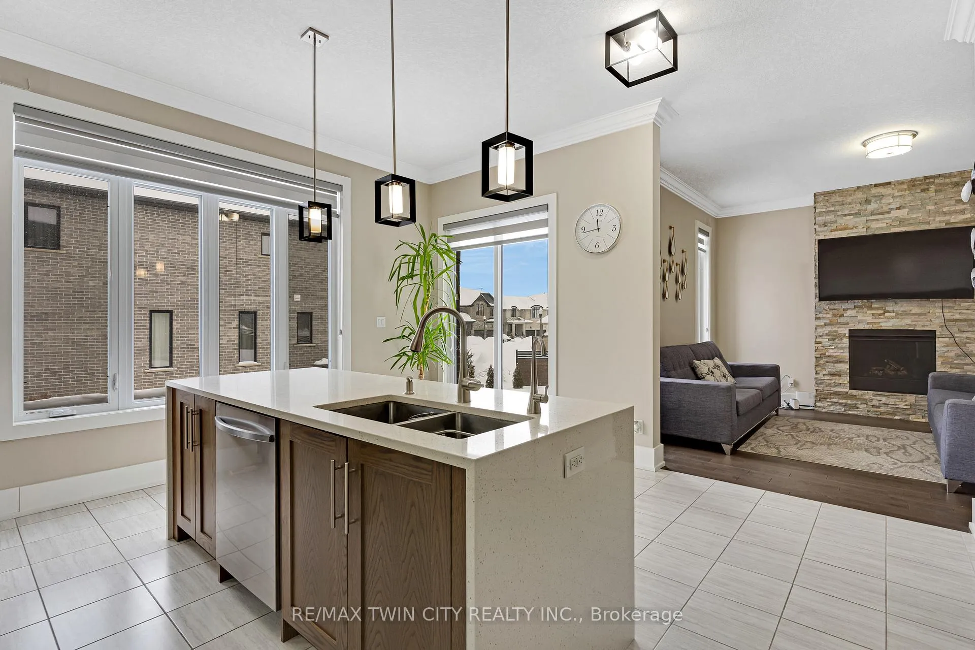 Photo 16 of 900 Pondcliffe Drive, Kitchener — HOMEH