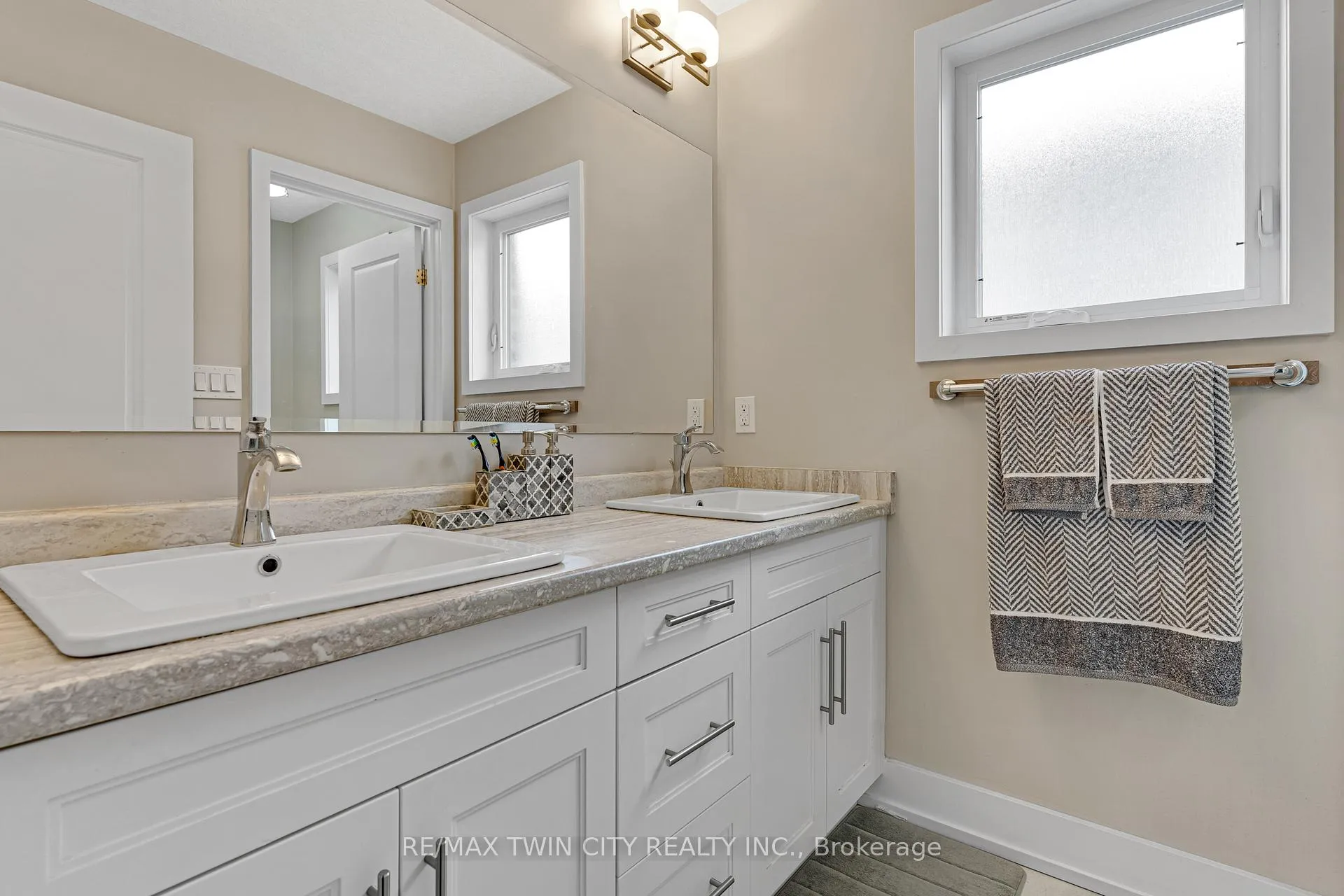 Photo 29 of 900 Pondcliffe Drive, Kitchener — HOMEH