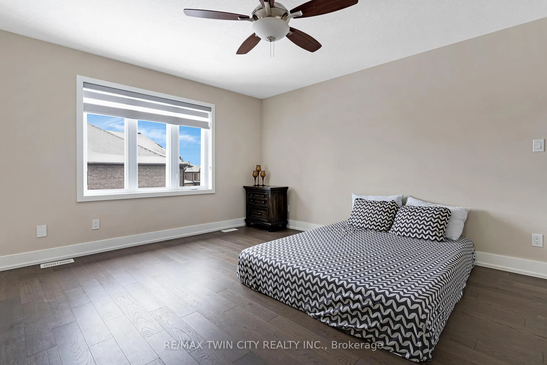 Photo 31 of 900 Pondcliffe Drive, Kitchener — HOMEH