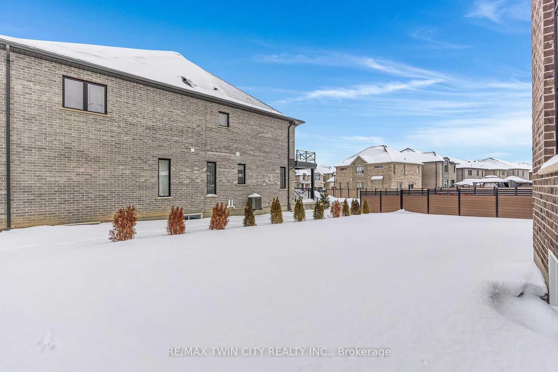 Photo 42 of 900 Pondcliffe Drive, Kitchener — HOMEH