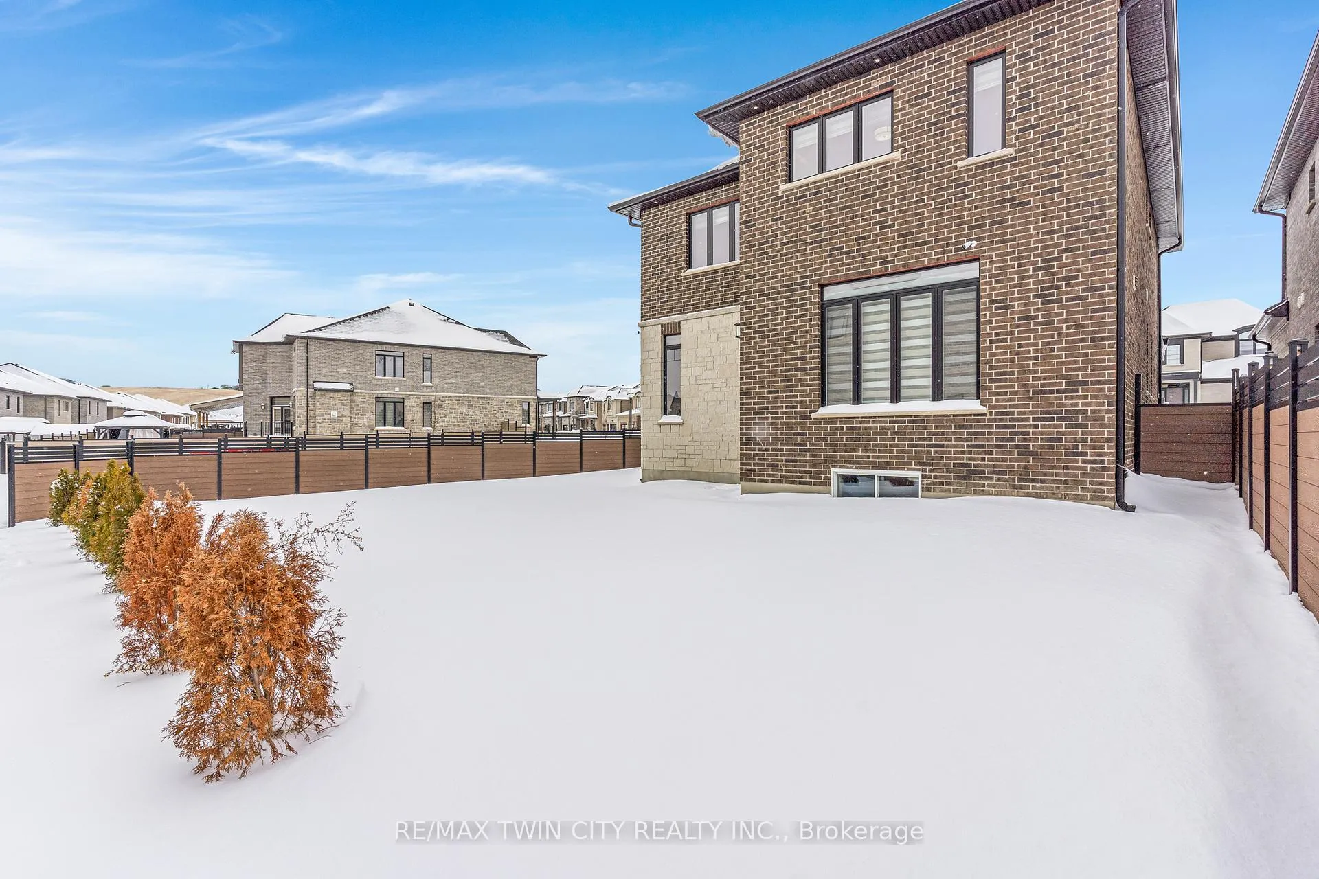 Photo 43 of 900 Pondcliffe Drive, Kitchener — HOMEH