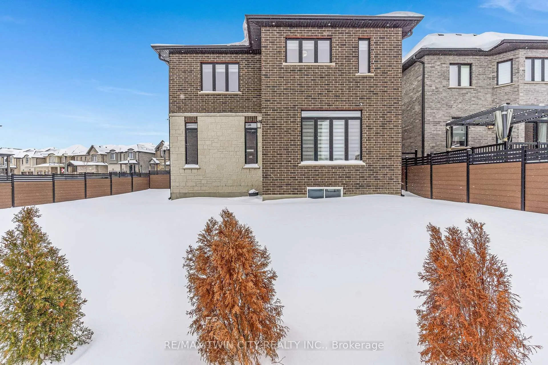 Photo 44 of 900 Pondcliffe Drive, Kitchener — HOMEH