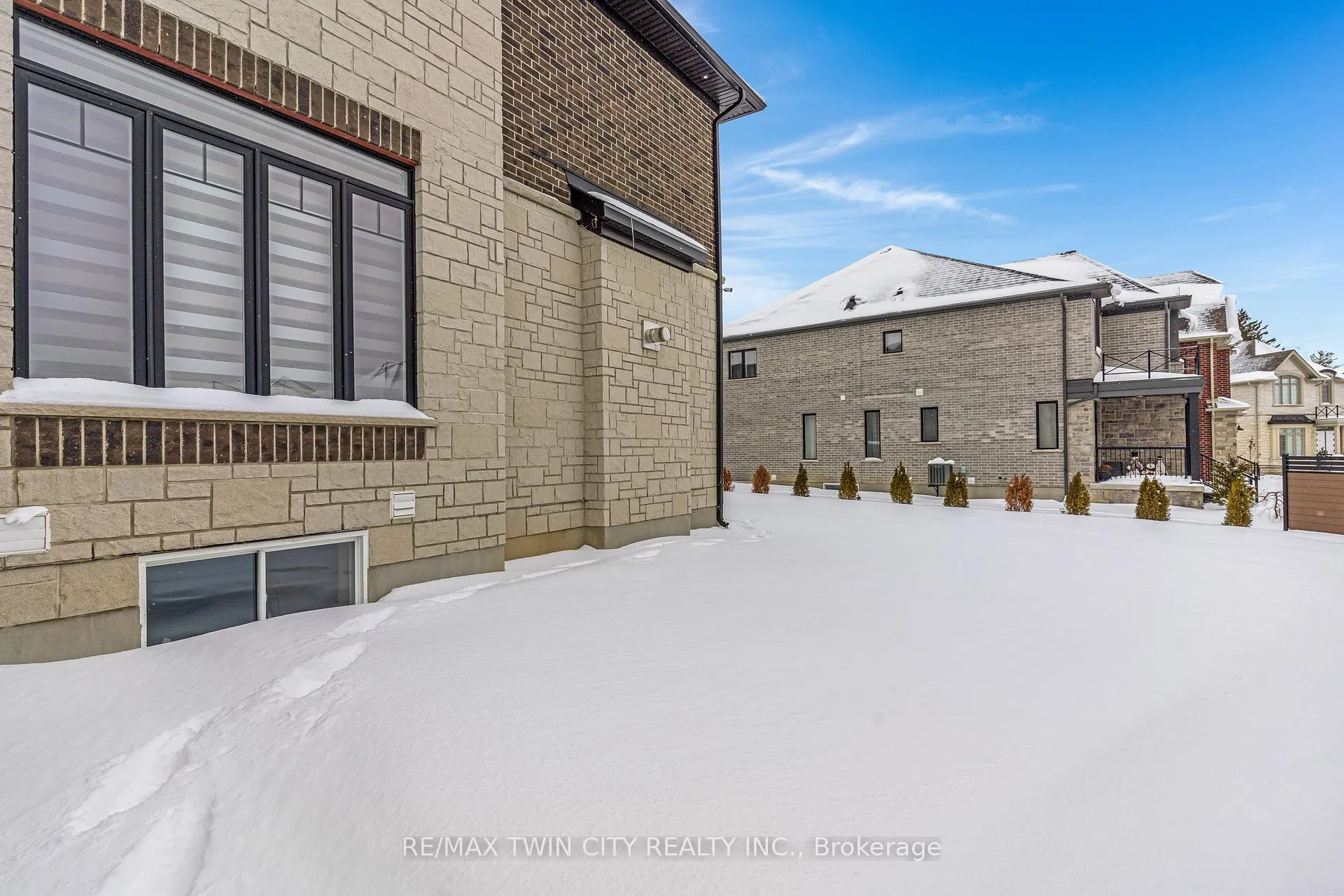 Photo 46 of 900 Pondcliffe Drive, Kitchener — HOMEH