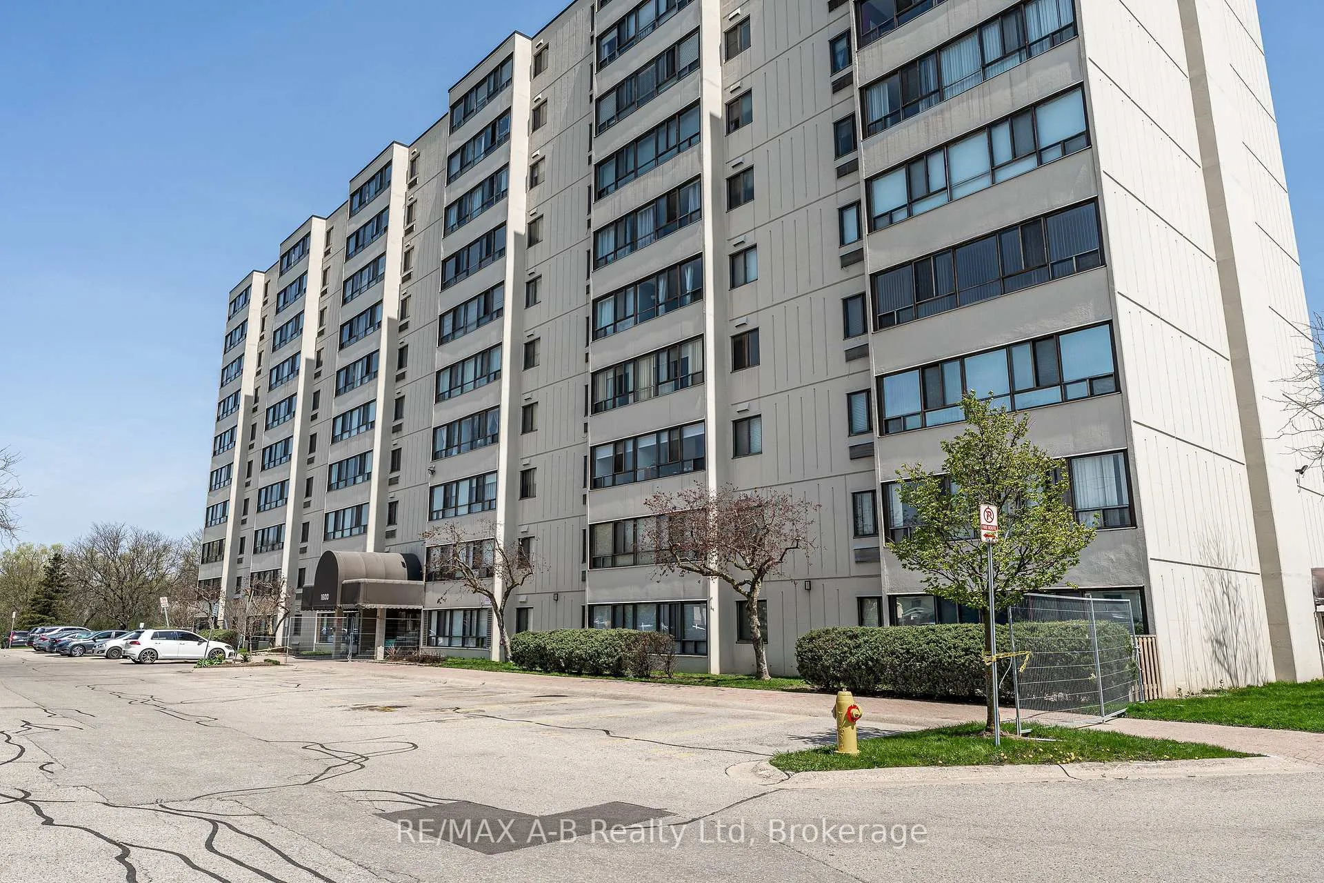 Front of Unit 301, 1600 Adelaide Street N