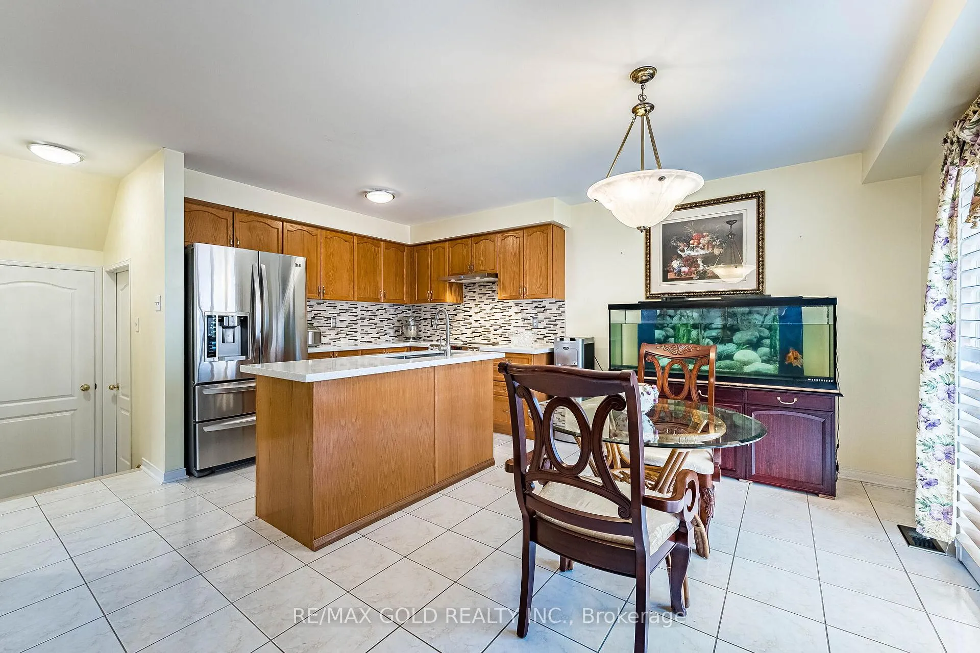 Photo 11 of 46 Mccrimmon Drive, Brampton, Fletcher's Meadow — HOMEH