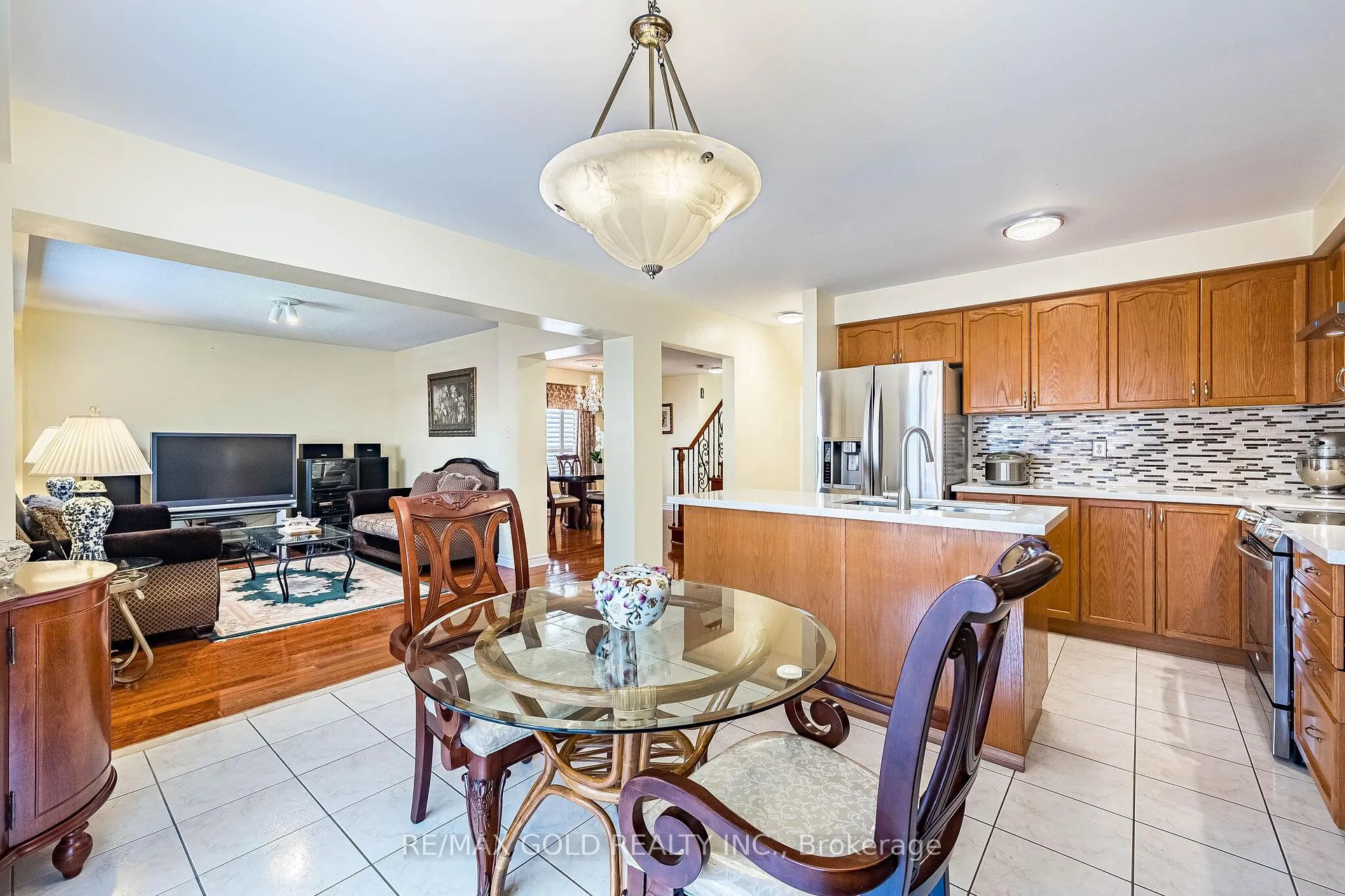 Photo 12 of 46 Mccrimmon Drive, Brampton, Fletcher's Meadow — HOMEH