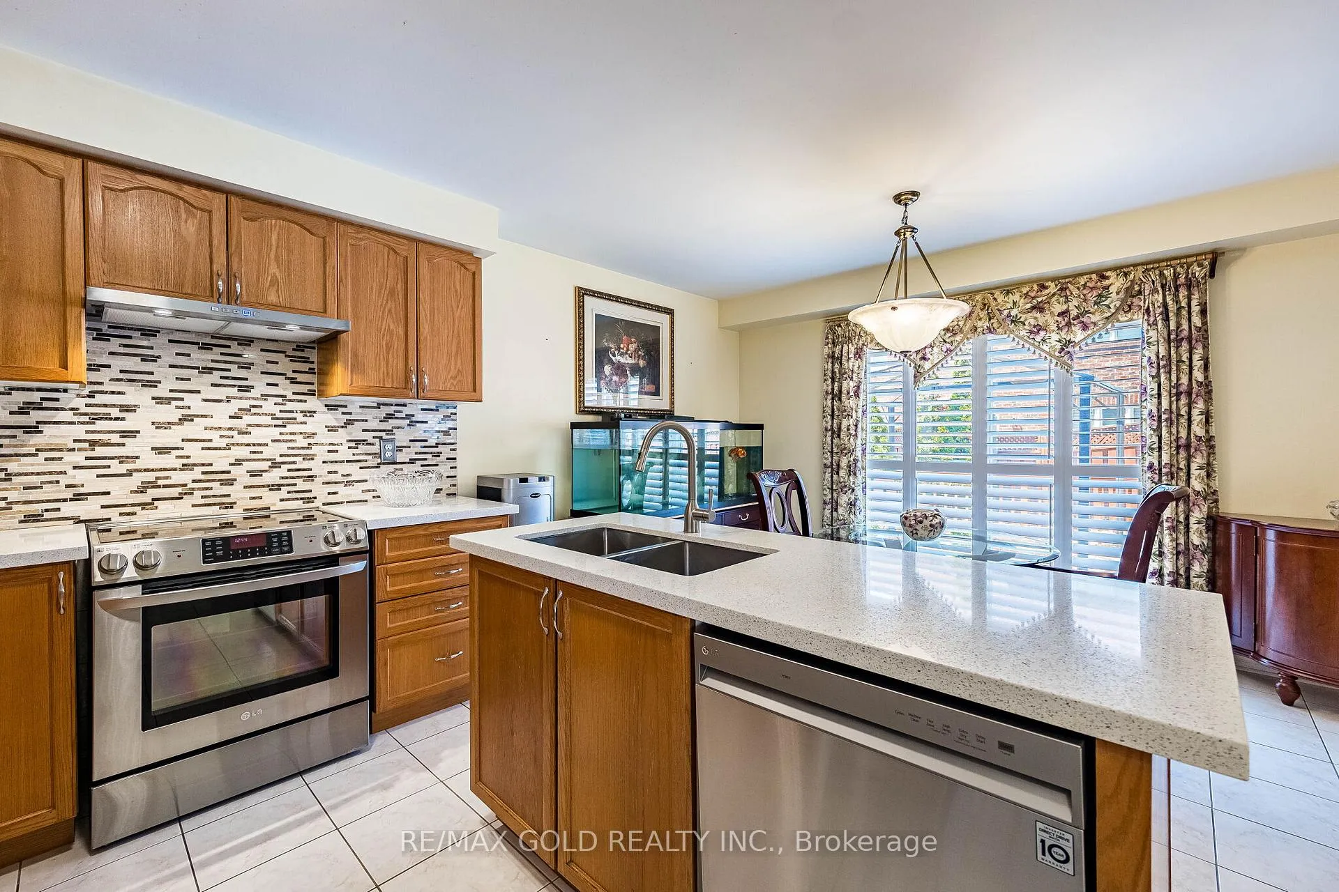 Photo 15 of 46 Mccrimmon Drive, Brampton, Fletcher's Meadow — HOMEH