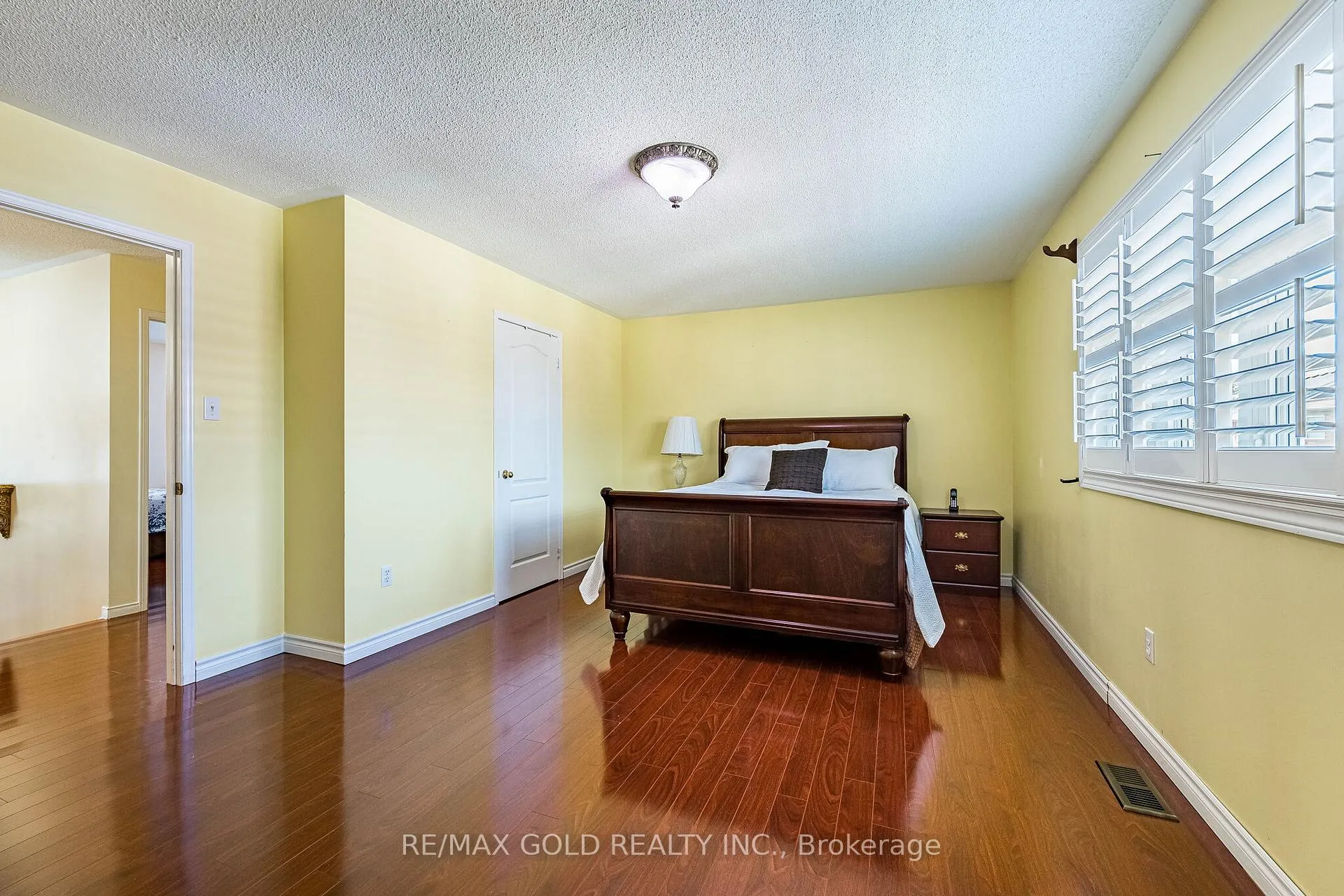Photo 20 of 46 Mccrimmon Drive, Brampton, Fletcher's Meadow — HOMEH