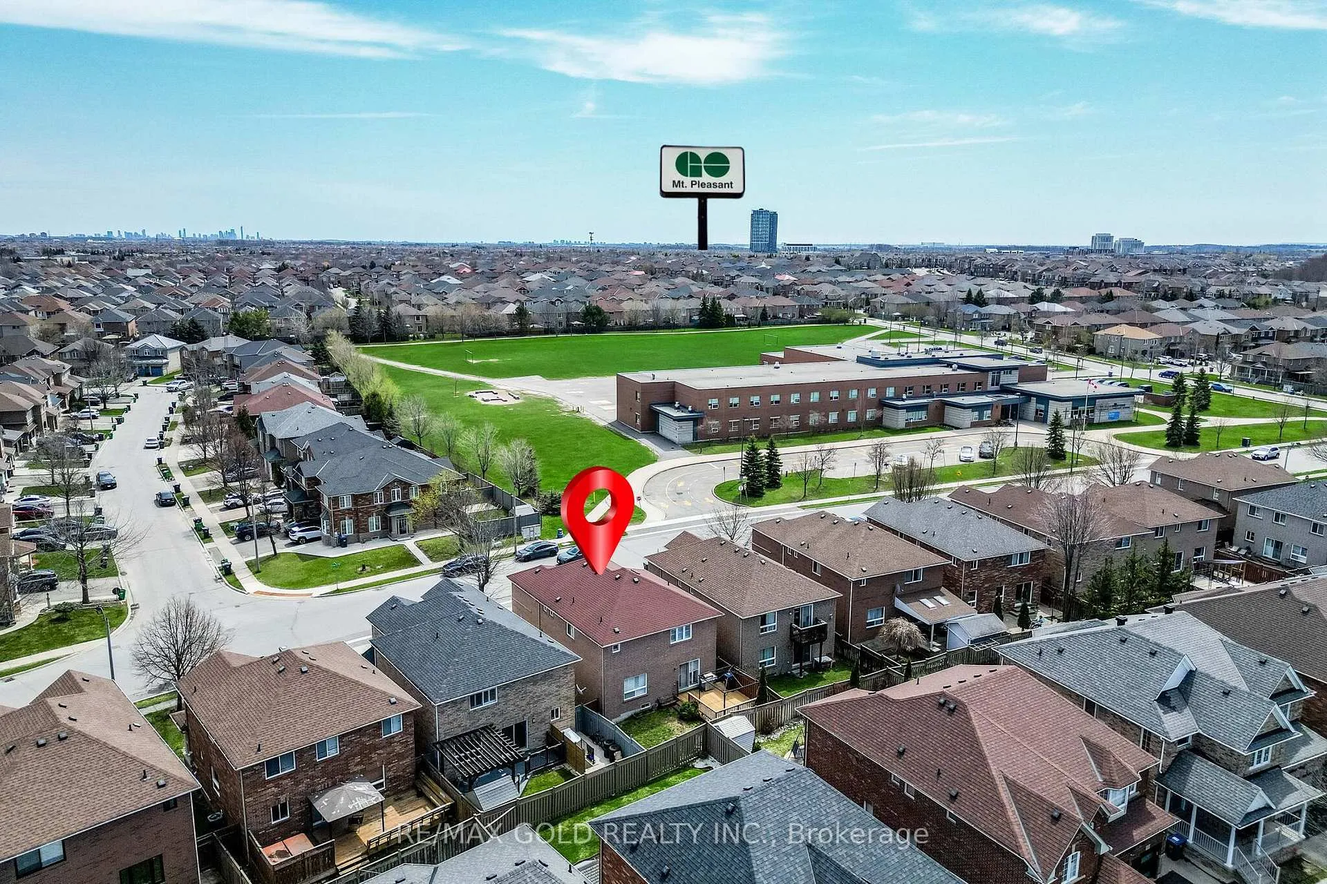 Photo 35 of 46 Mccrimmon Drive, Brampton, Fletcher's Meadow — HOMEH