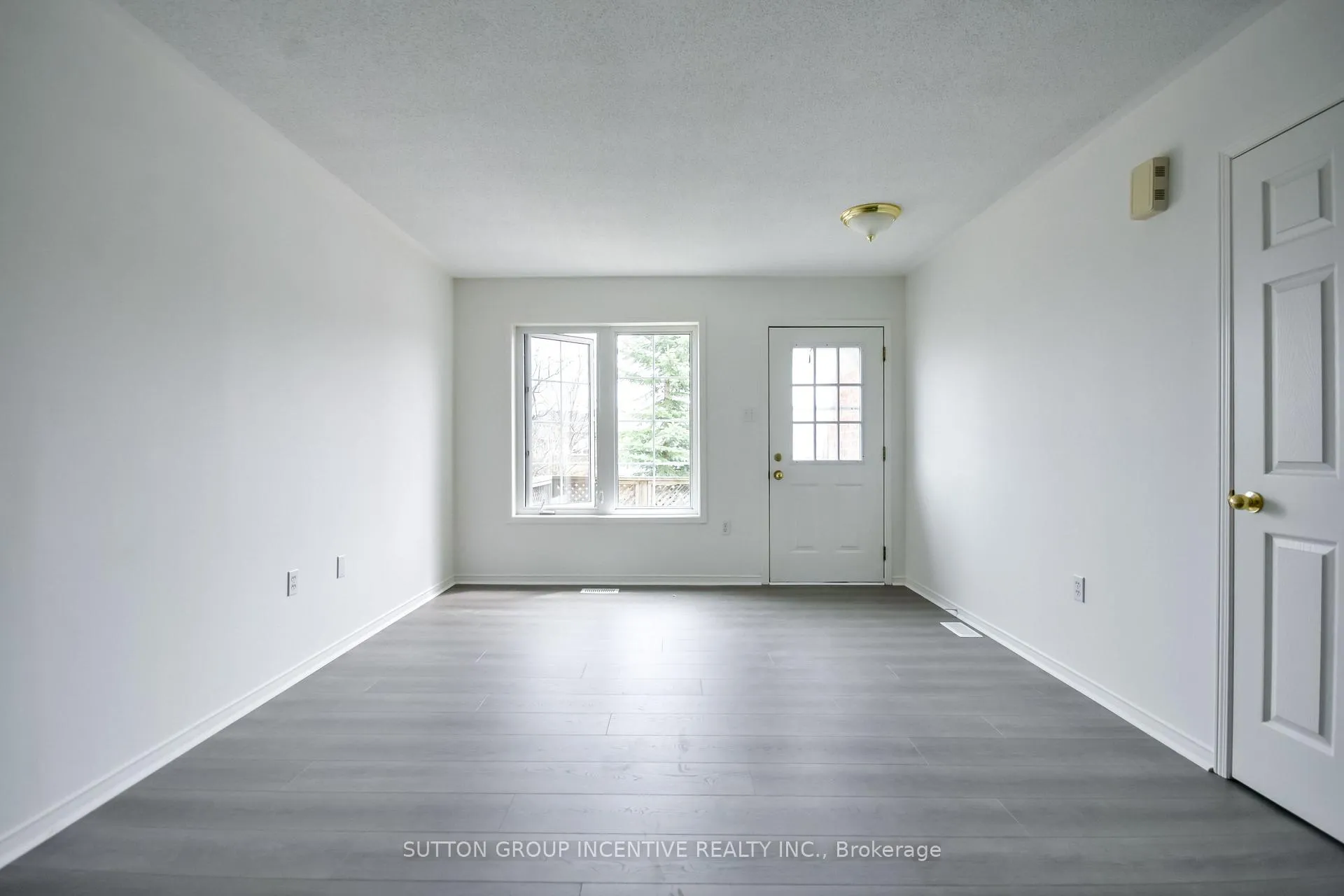 Photo 2 of 42 Hanmer Street E, Barrie, East Bayfield — HOMEH