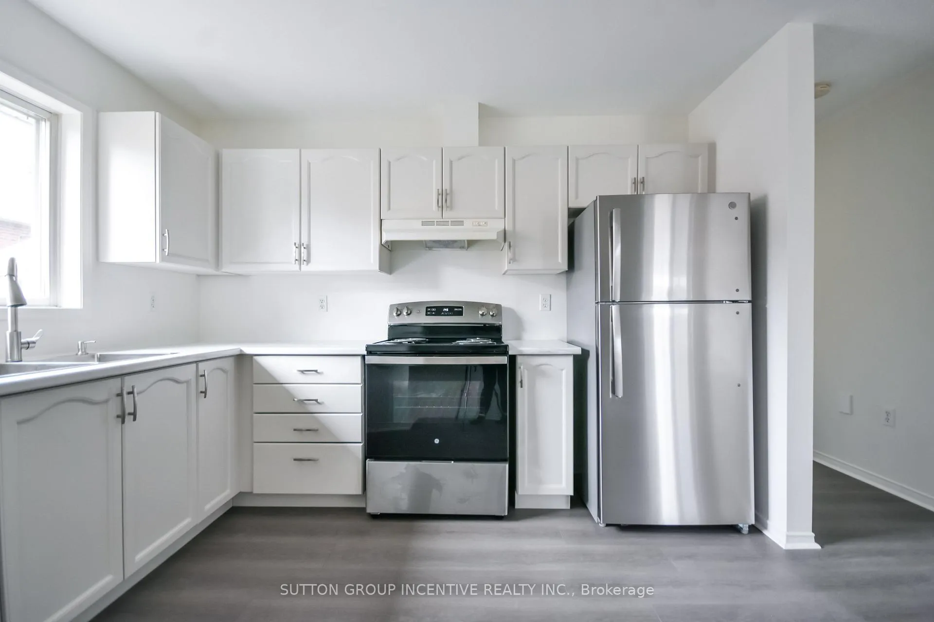 Photo 4 of 42 Hanmer Street E, Barrie, East Bayfield — HOMEH