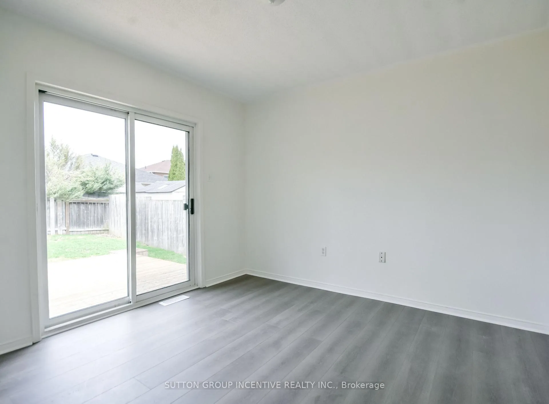 Photo 5 of 42 Hanmer Street E, Barrie, East Bayfield — HOMEH