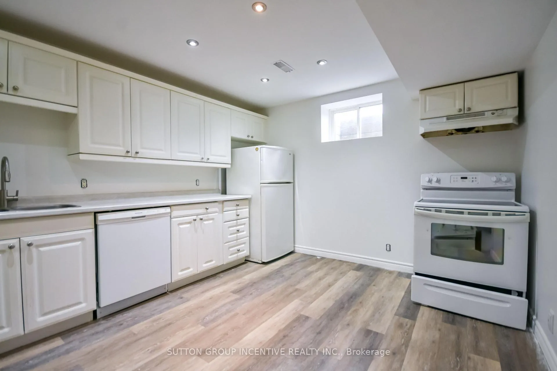 Photo 9 of 42 Hanmer Street E, Barrie, East Bayfield — HOMEH