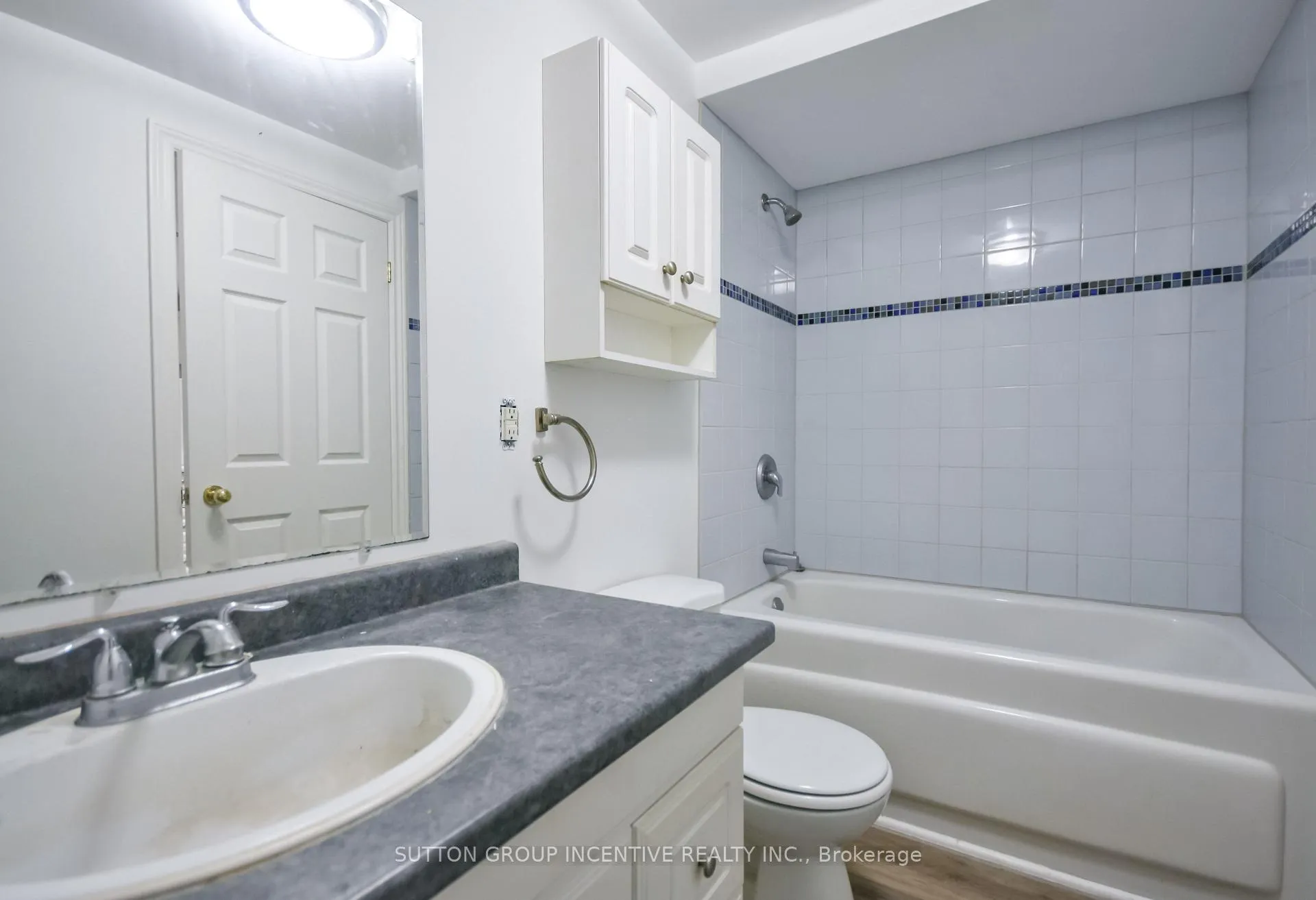Photo 15 of 42 Hanmer Street E, Barrie, East Bayfield — HOMEH