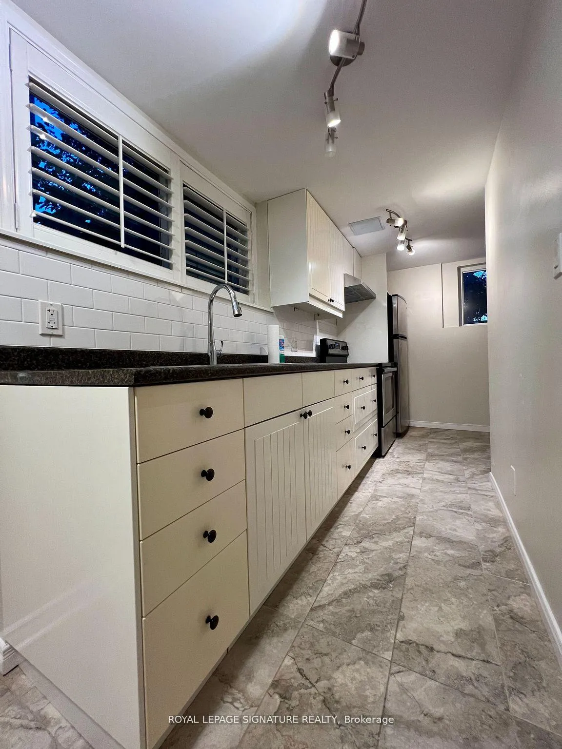 Photo 7 of 843 Cedarbrae Avenue, Milton, Dorset Park — HOMEH