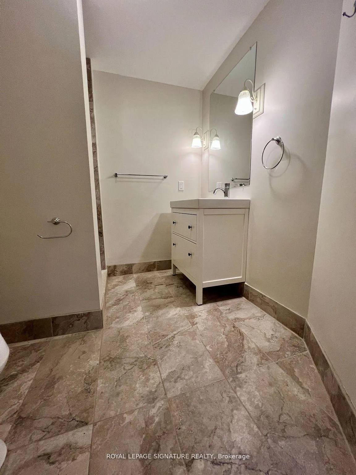 Photo 12 of 843 Cedarbrae Avenue, Milton, Dorset Park — HOMEH