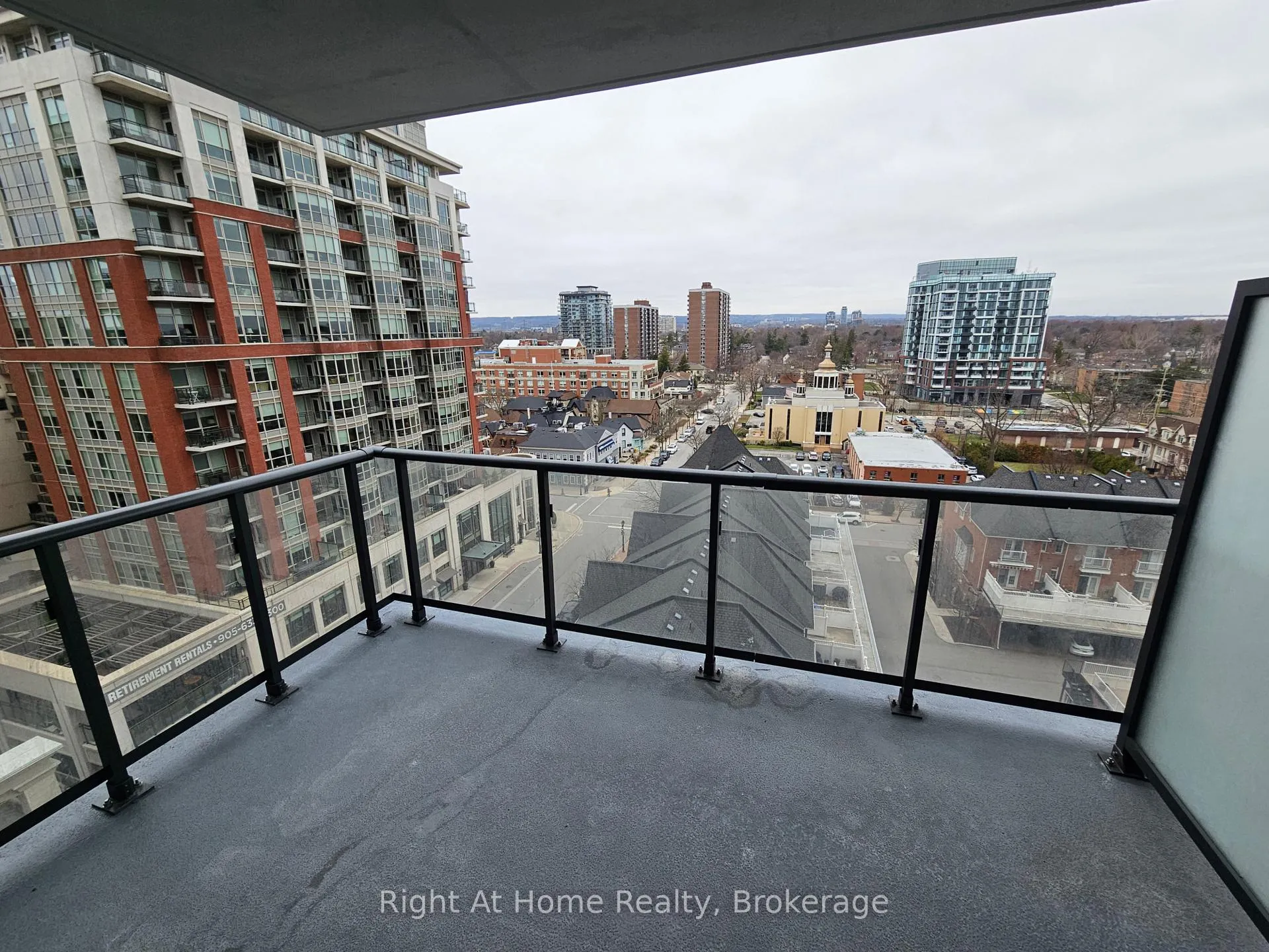 Photo 5 of Unit 810, 2075 Lakeshore Road, Burlington, Brant — HOMEH
