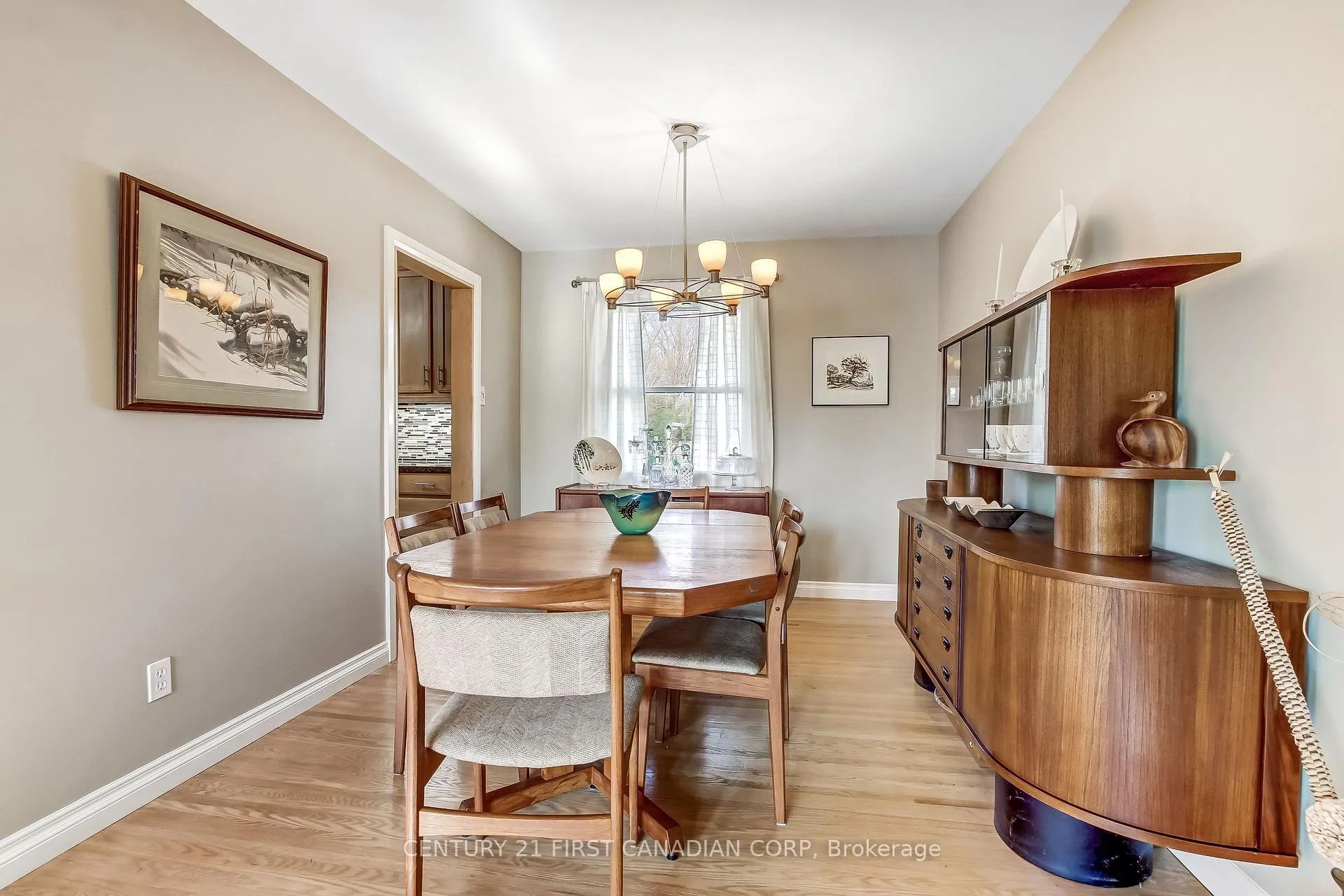 Photo 4 of 351 Base LIne Road W, London, South D — HOMEH