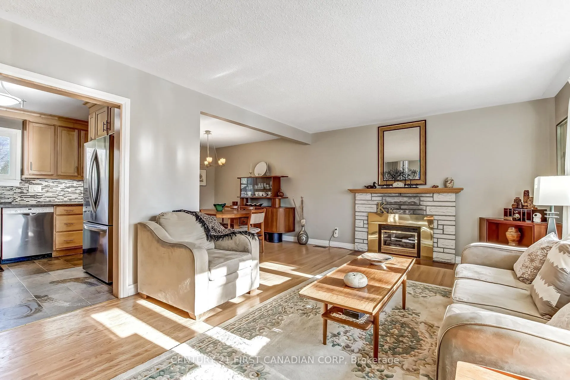 Photo 6 of 351 Base LIne Road W, London, South D — HOMEH