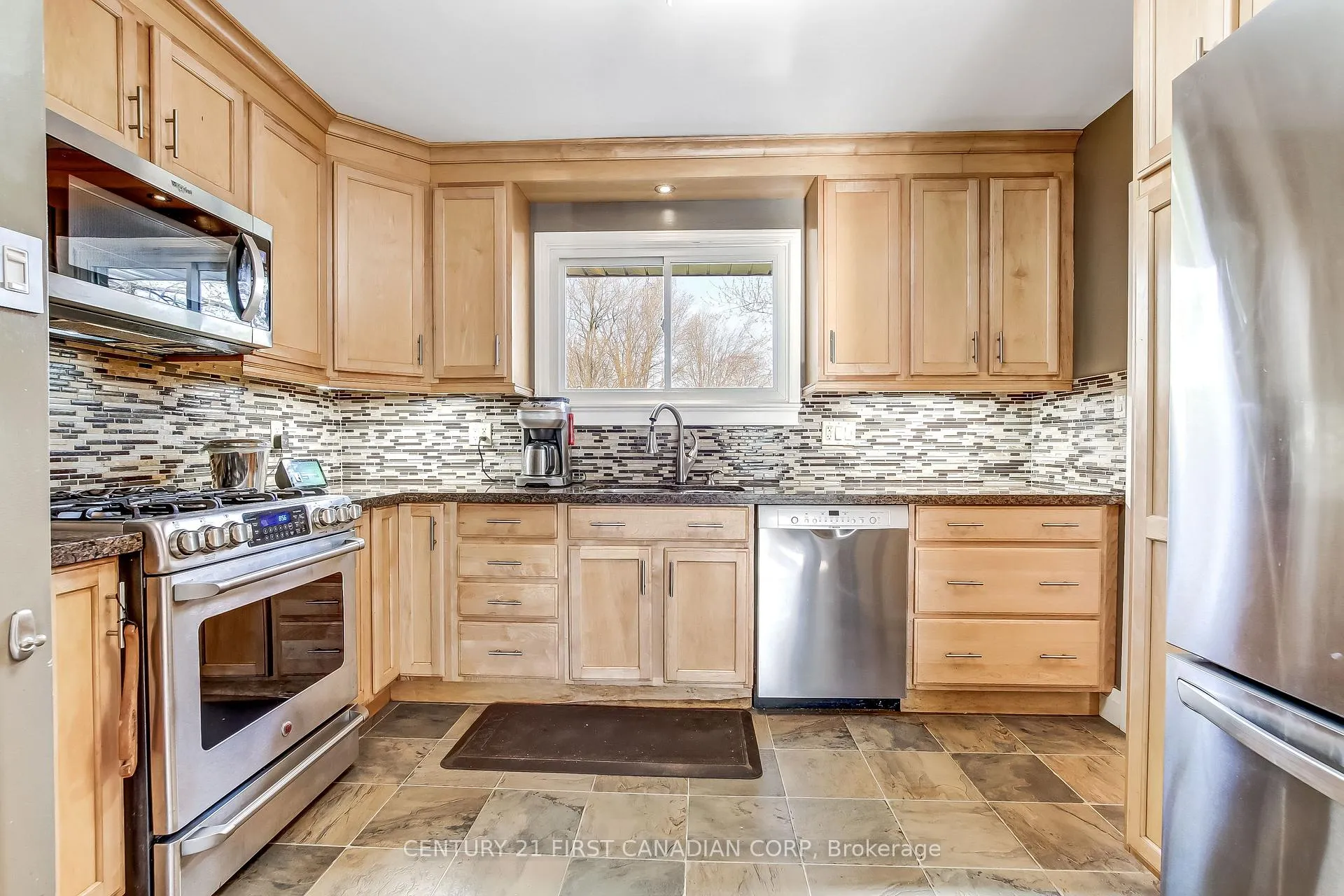 Photo 7 of 351 Base LIne Road W, London, South D — HOMEH