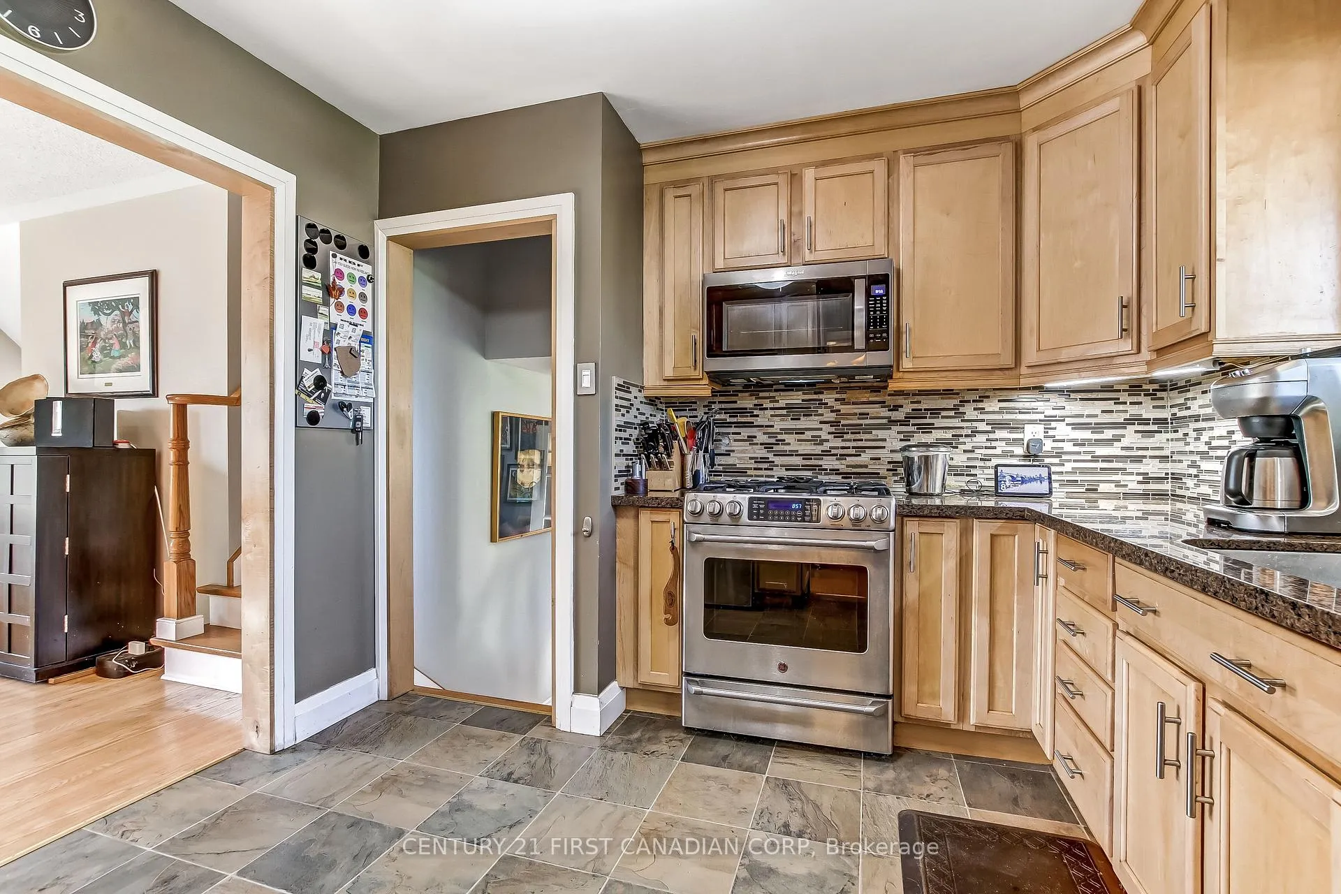 Photo 8 of 351 Base LIne Road W, London, South D — HOMEH